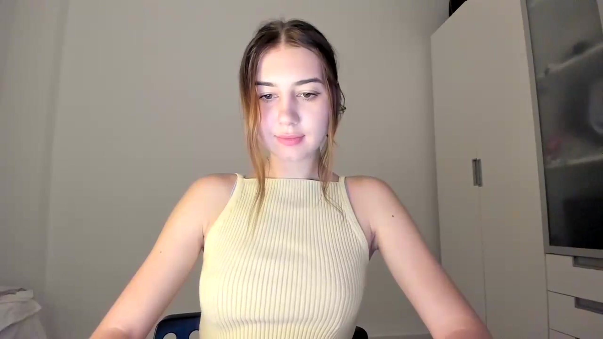 Gallery image thumbnail from Temptressy's myfreecams stream on, 09/27/2024, 18:40 image 7 of 20