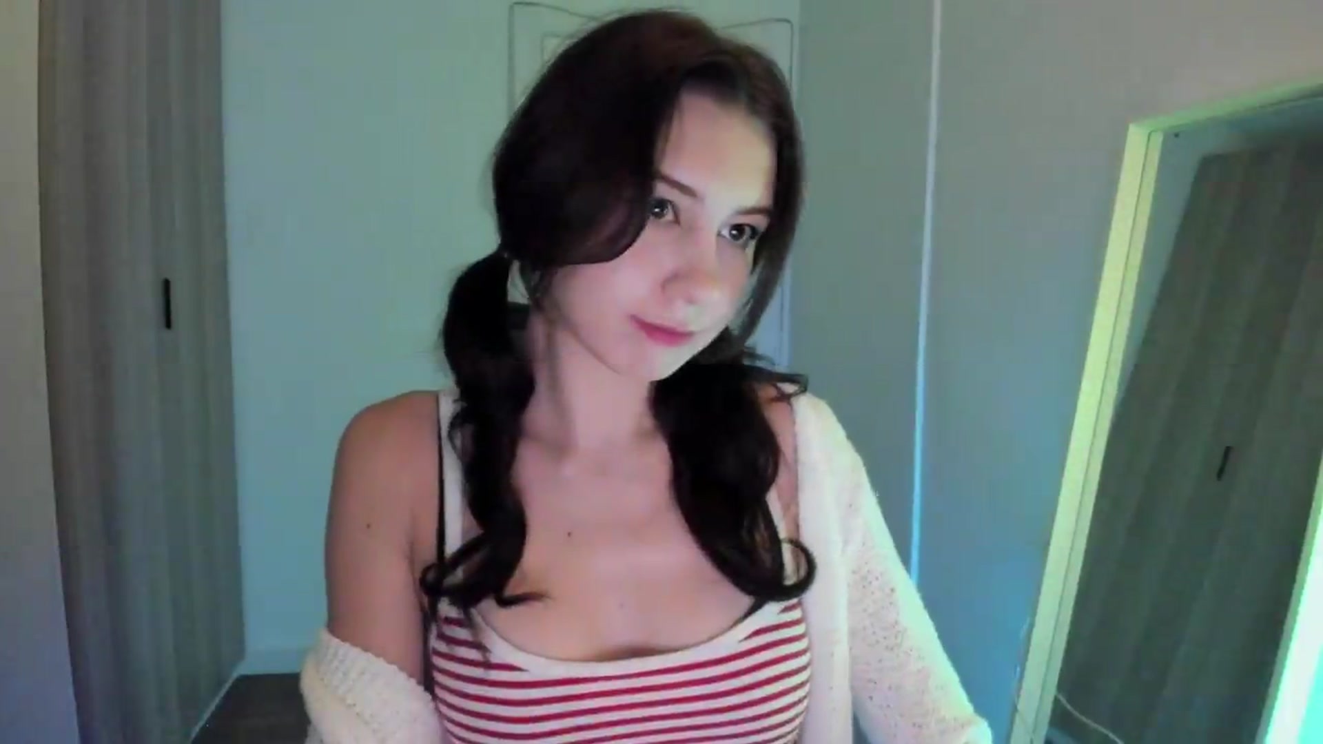 Gallery image thumbnail from Temptressy's myfreecams stream on, 08/14/2026, 20:03 image 4 of 20