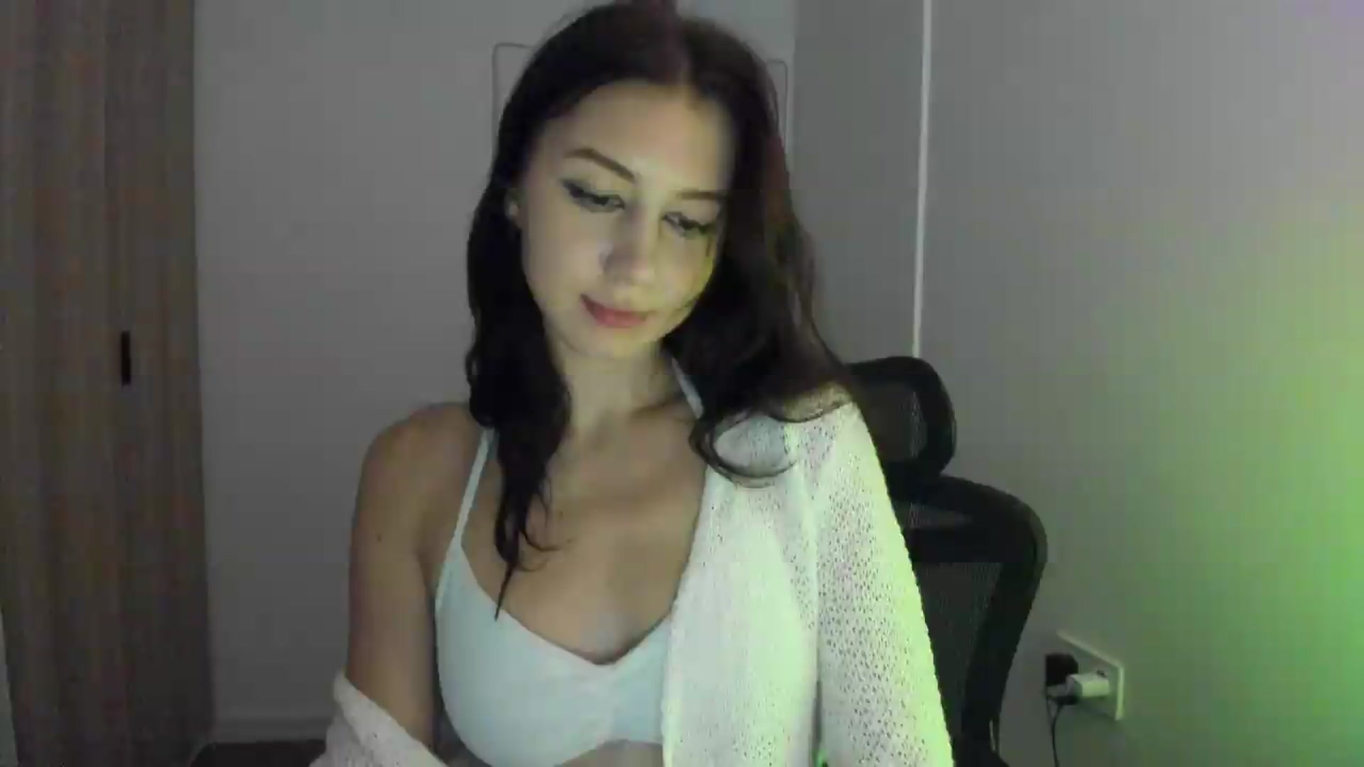 Gallery image thumbnail from Temptressy's myfreecams stream on, 08/17/2026, 19:36 image 16 of 20
