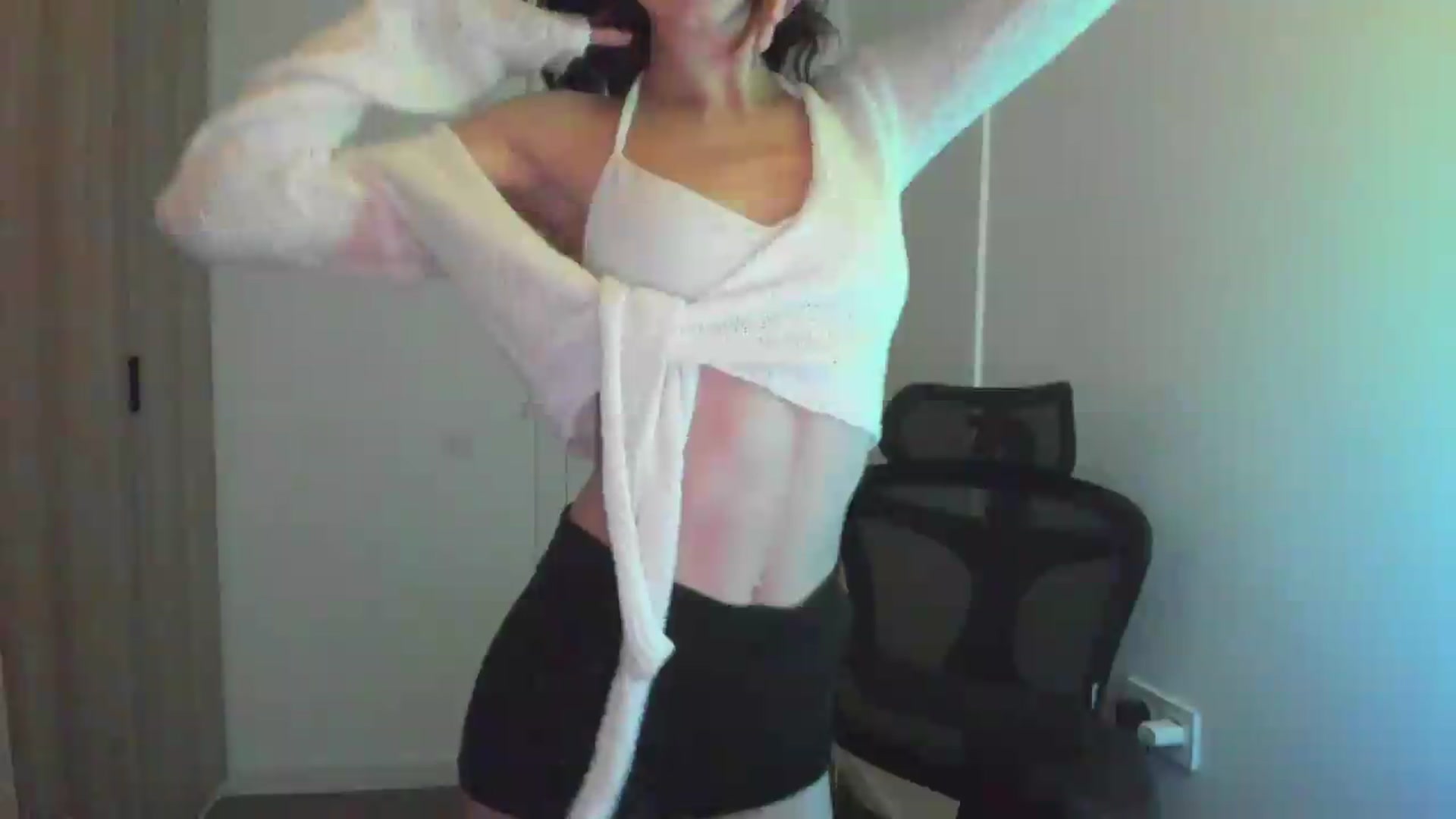Gallery image thumbnail from Temptressy's myfreecams stream on, 08/17/2026, 19:36 image 13 of 20