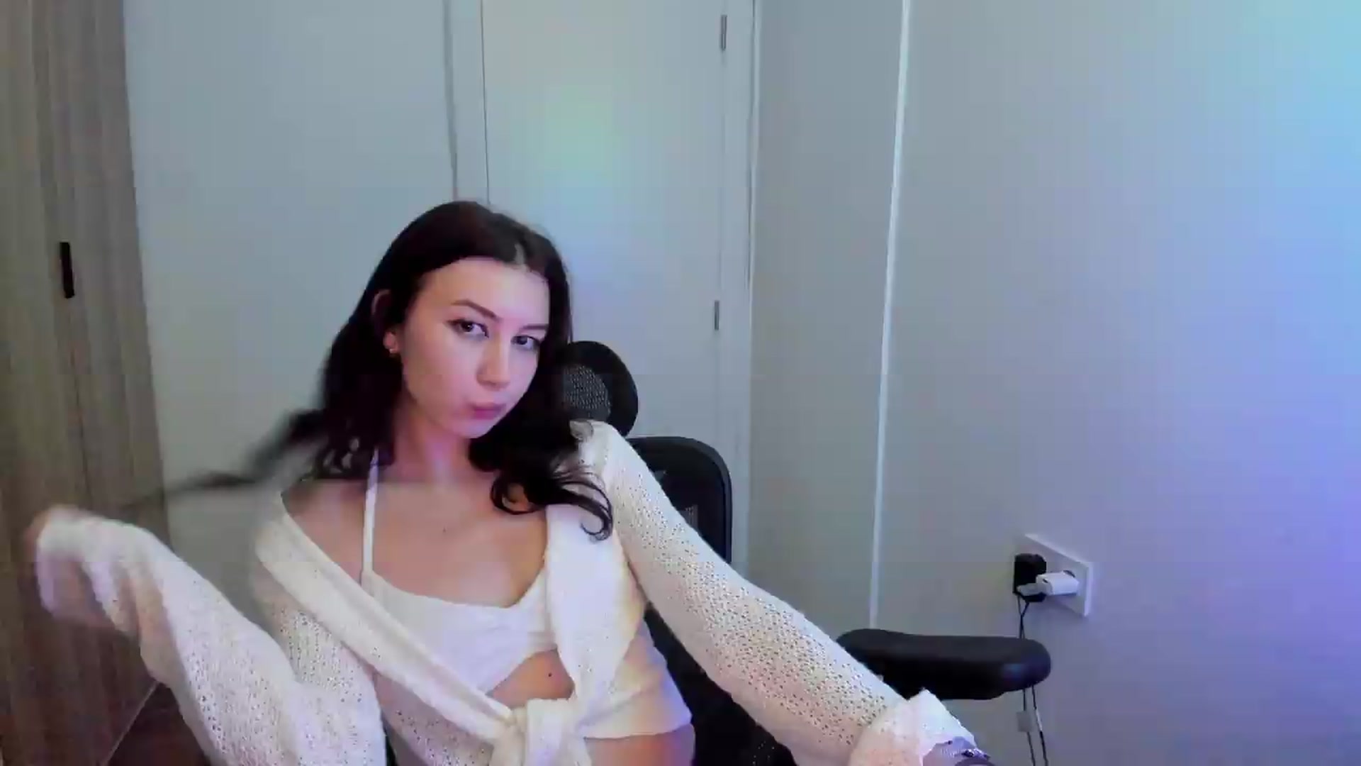 Gallery image thumbnail from Temptressy's myfreecams stream on, 08/17/2026, 20:53 image 4 of 20