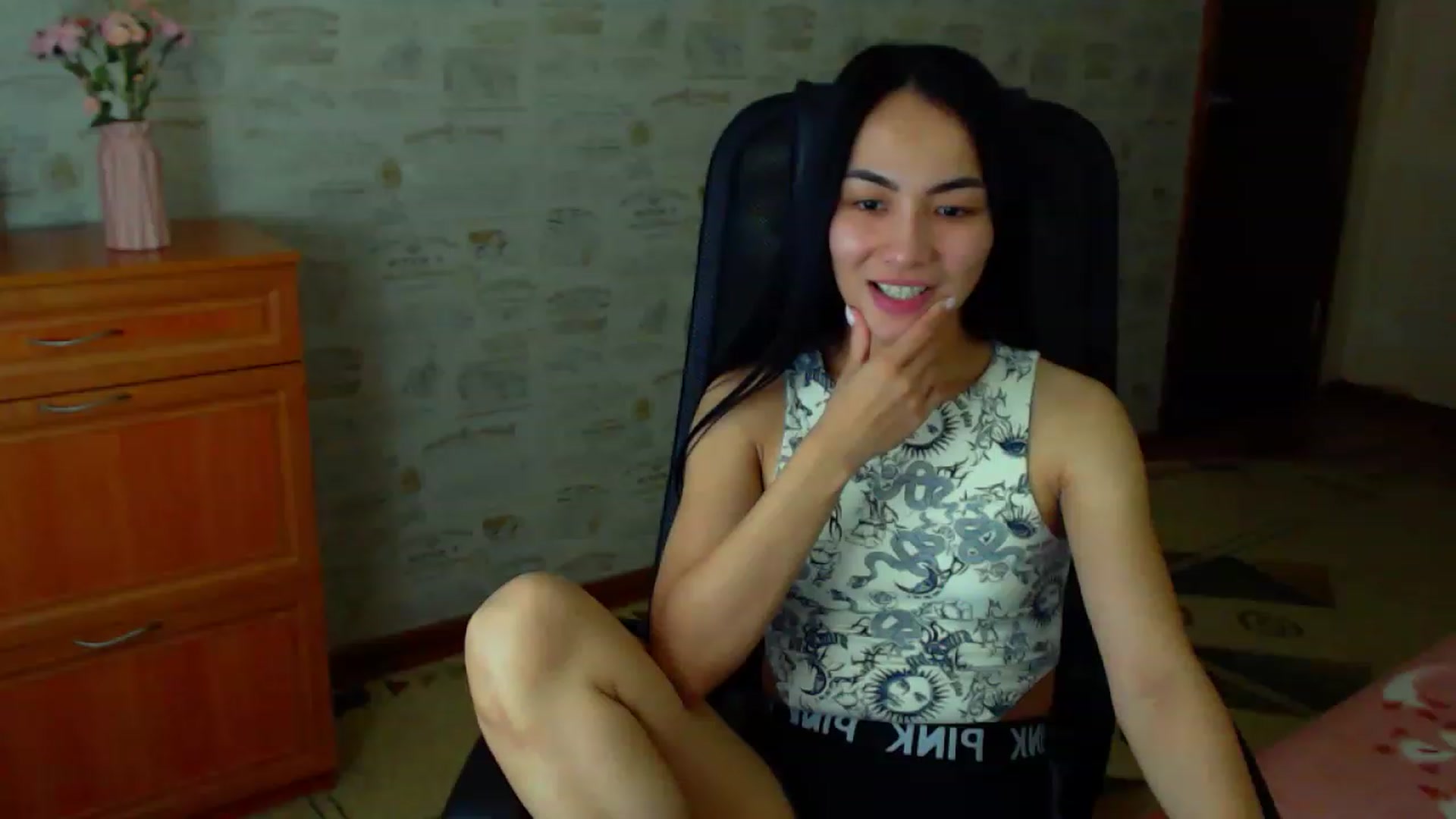 Gallery image thumbnail from TenderOrchid's myfreecams stream on, 06/19/2023, 24:00 image 8 of 20