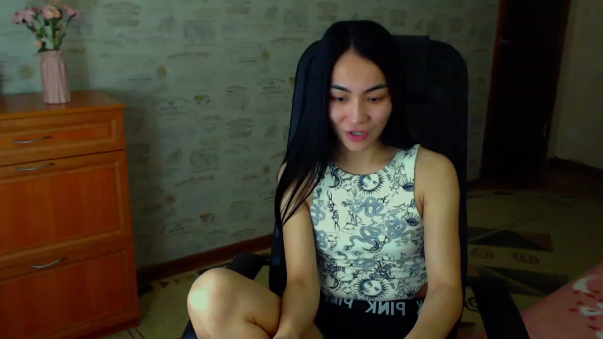 Gallery image thumbnail from TenderOrchid's myfreecams stream on, 06/19/2023, 24:00 image 6 of 20