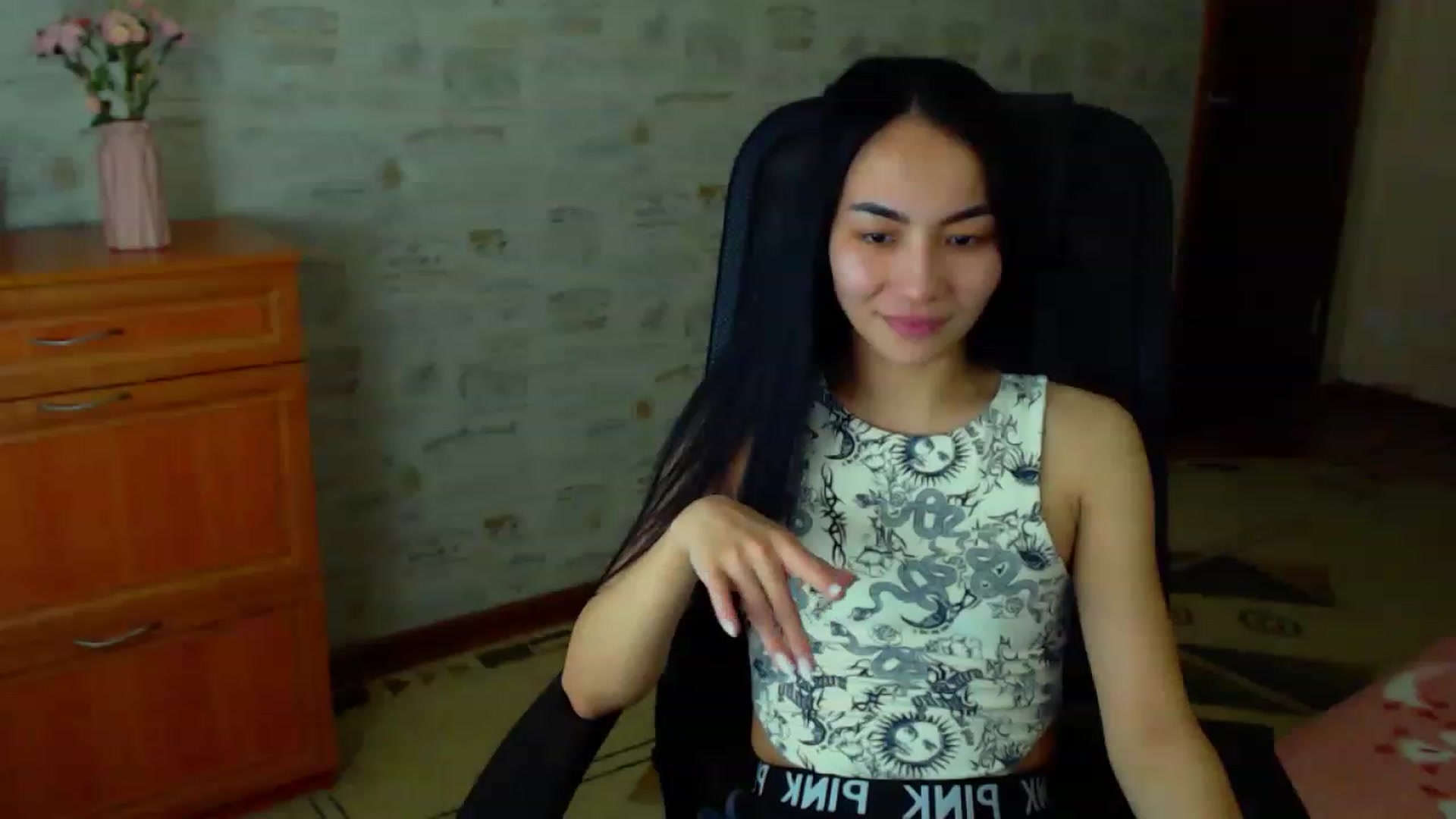 Gallery image thumbnail from TenderOrchid's myfreecams stream on, 06/19/2023, 24:00 image 15 of 20
