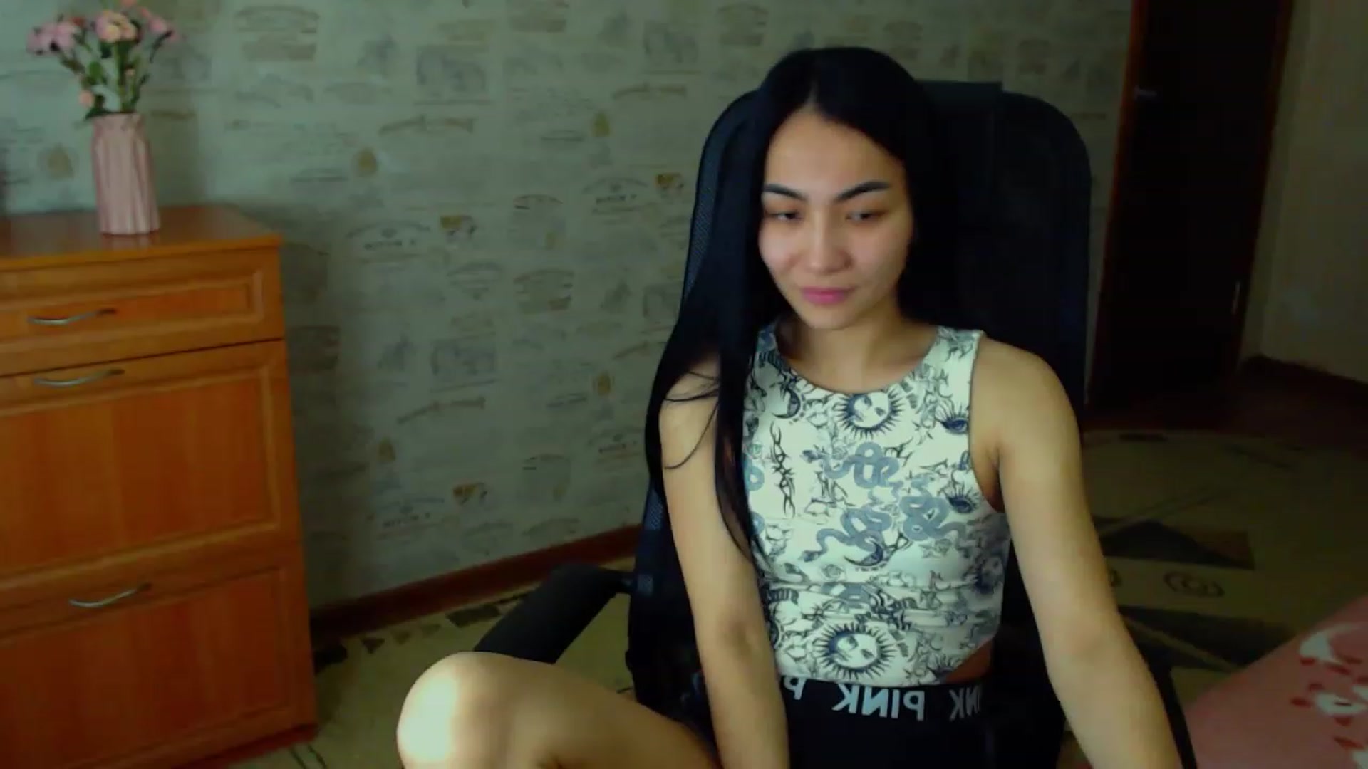 Gallery image thumbnail from TenderOrchid's myfreecams stream on, 06/19/2023, 24:00 image 3 of 20
