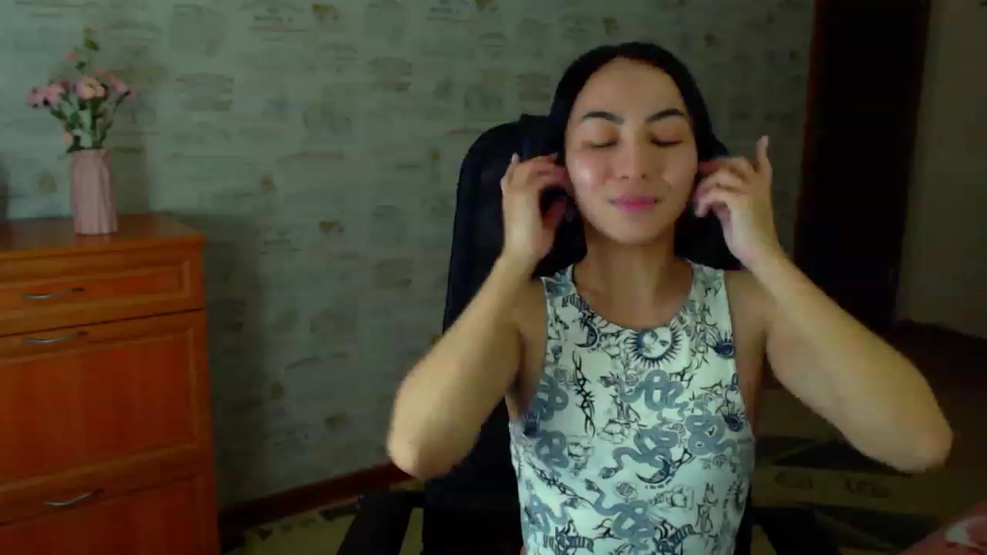 Gallery image thumbnail from TenderOrchid's myfreecams stream on, 06/19/2023, 24:00 image 1 of 20