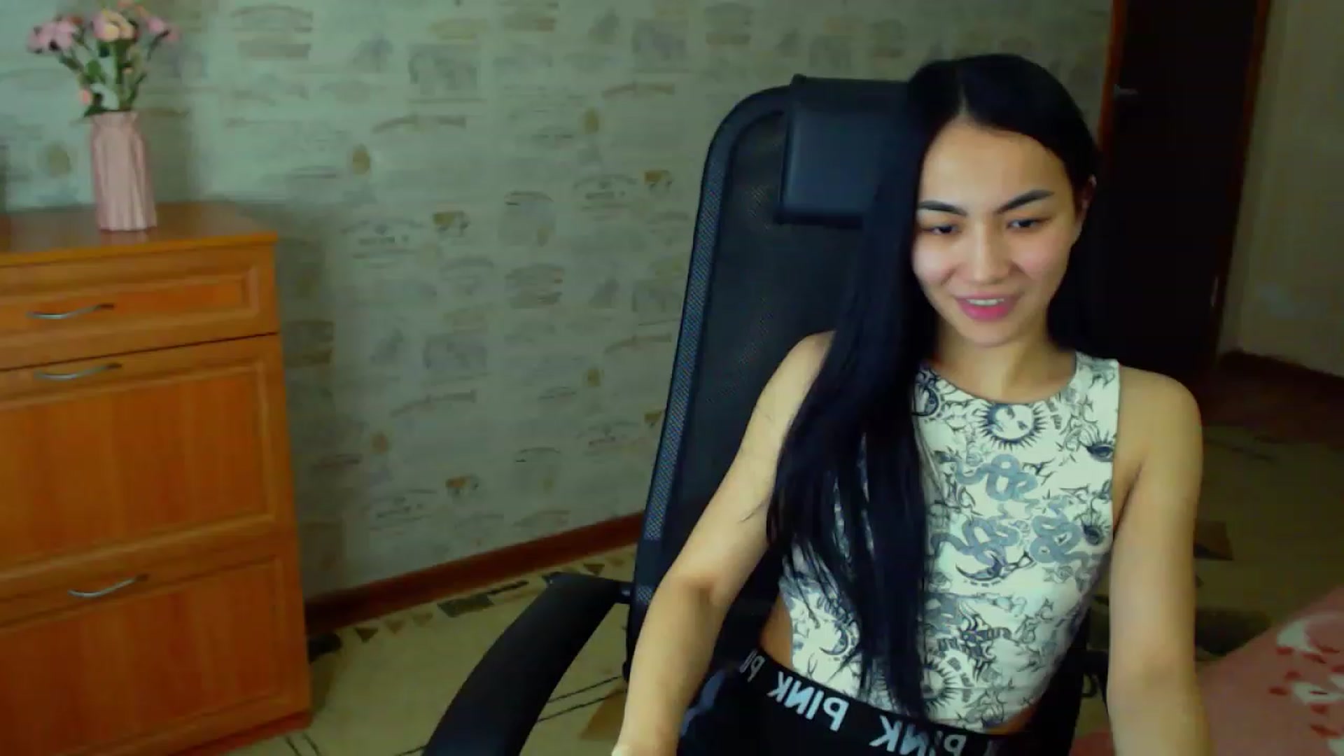 Gallery image thumbnail from TenderOrchid's myfreecams stream on, 06/19/2023, 24:00 image 19 of 20