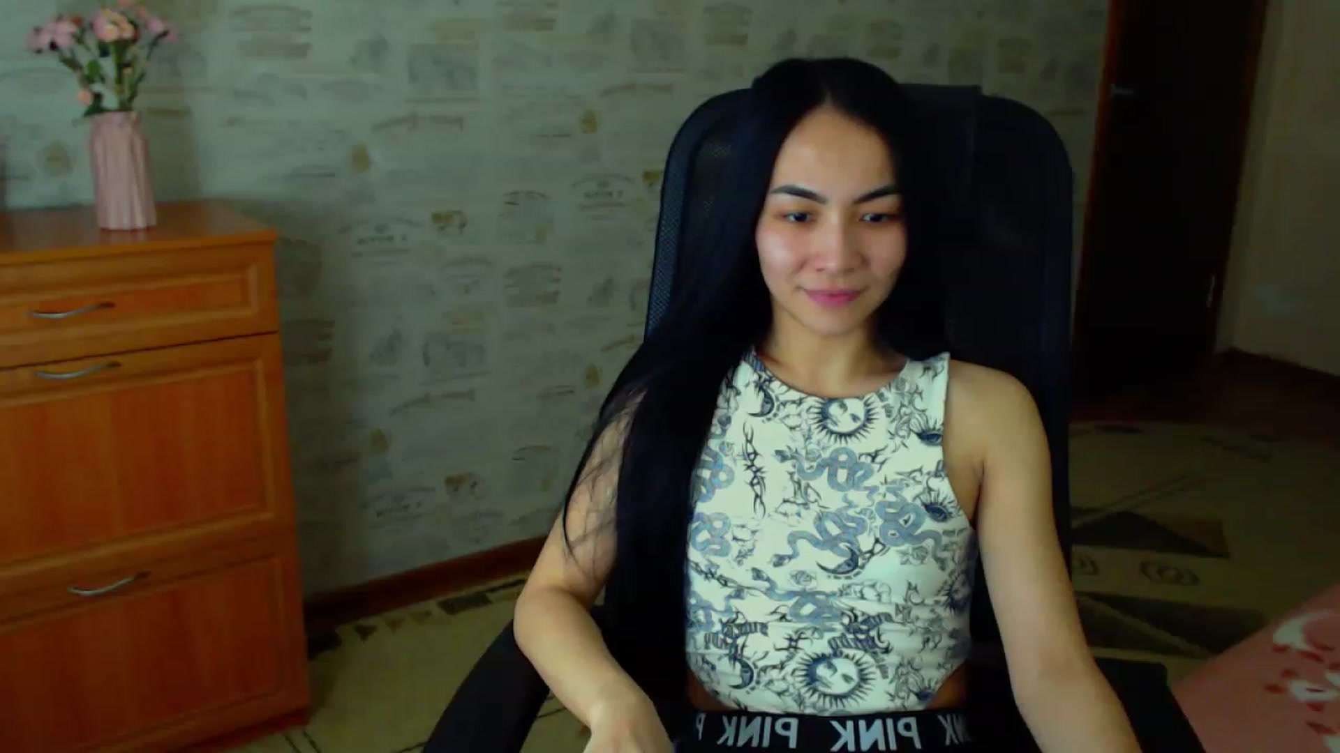 Gallery image thumbnail from TenderOrchid's myfreecams stream on, 06/19/2023, 24:00 image 16 of 20