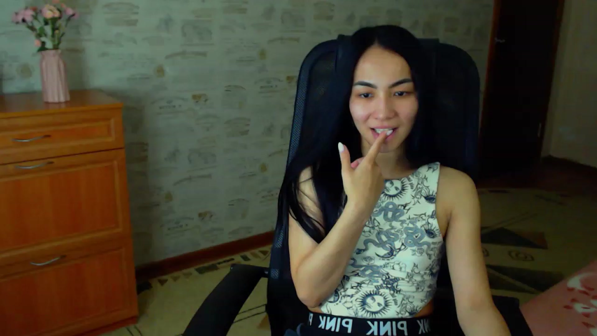 Gallery image thumbnail from TenderOrchid's myfreecams stream on, 06/19/2023, 24:00 image 20 of 20