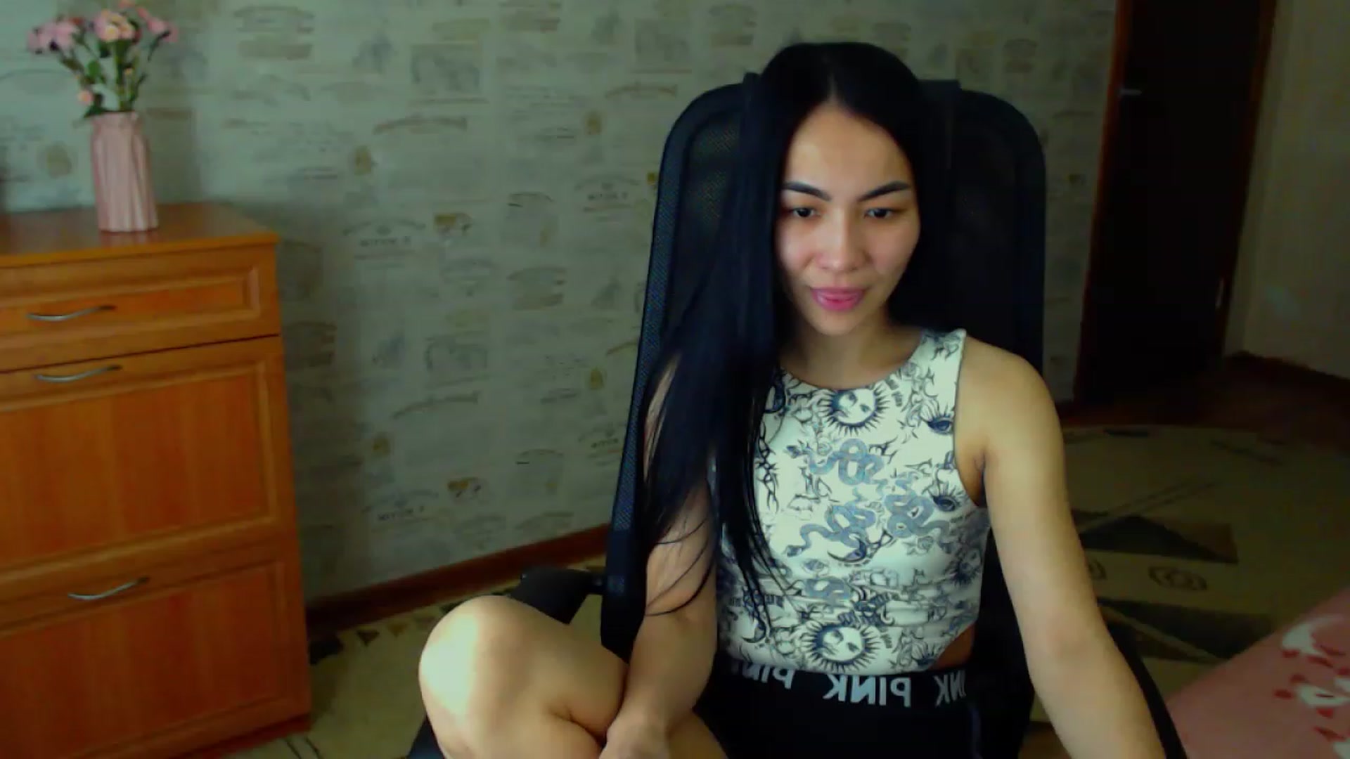 Gallery image thumbnail from TenderOrchid's myfreecams stream on, 06/19/2023, 24:00 image 5 of 20