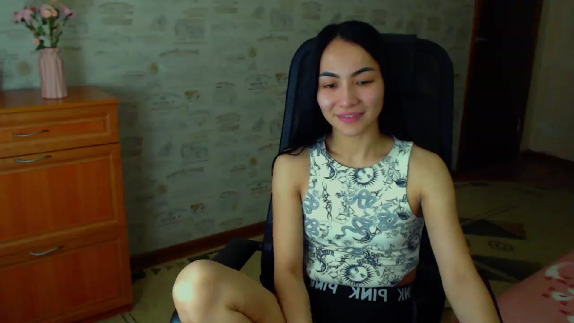 Gallery image thumbnail from TenderOrchid's myfreecams stream on, 06/19/2023, 24:00 image 4 of 20
