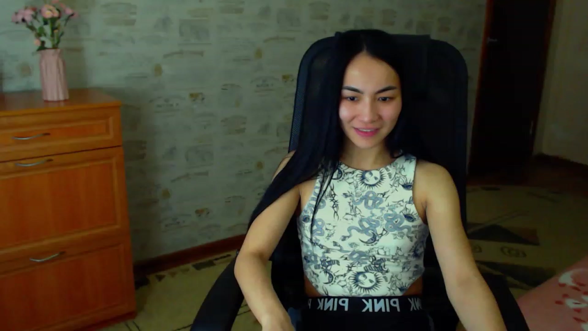 Gallery image thumbnail from TenderOrchid's myfreecams stream on, 06/19/2023, 24:00 image 14 of 20