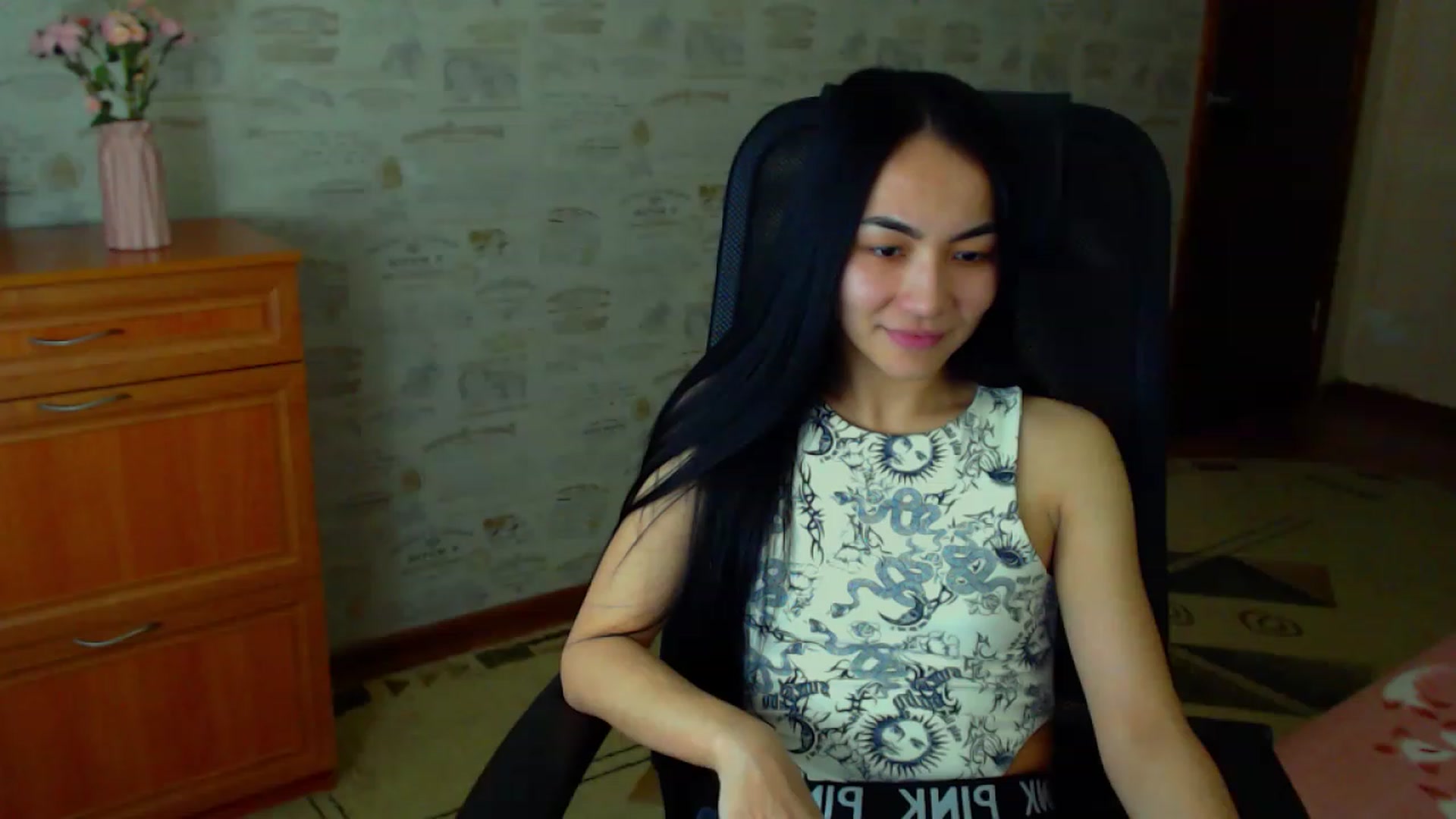 Gallery image thumbnail from TenderOrchid's myfreecams stream on, 06/19/2023, 24:00 image 17 of 20