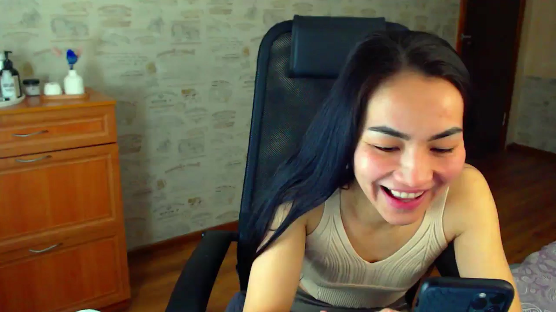 Gallery image thumbnail from TenderOrchid's myfreecams stream on, 12/08/2024, 22:30 image 1 of 20