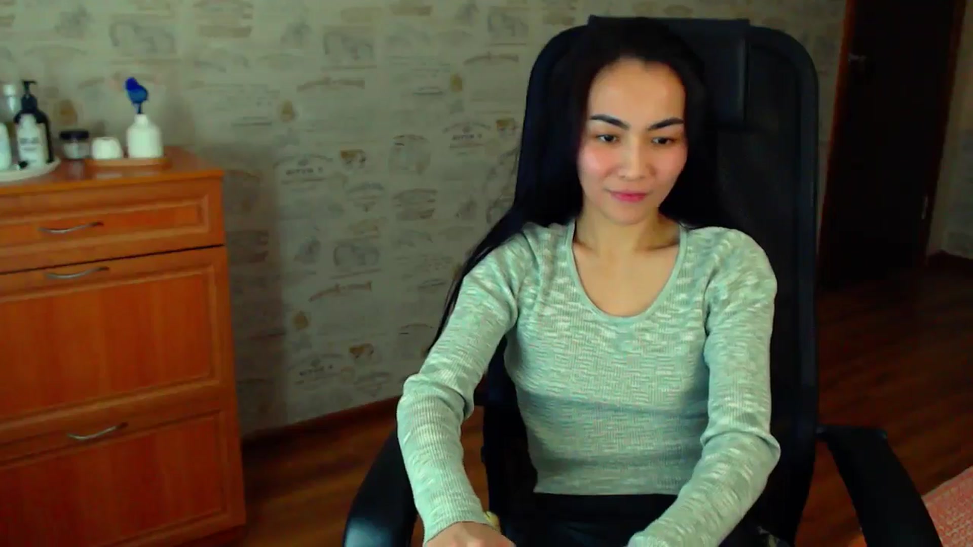 Gallery image thumbnail from TenderOrchid's myfreecams stream on, 12/18/2024, 22:21 image 13 of 20