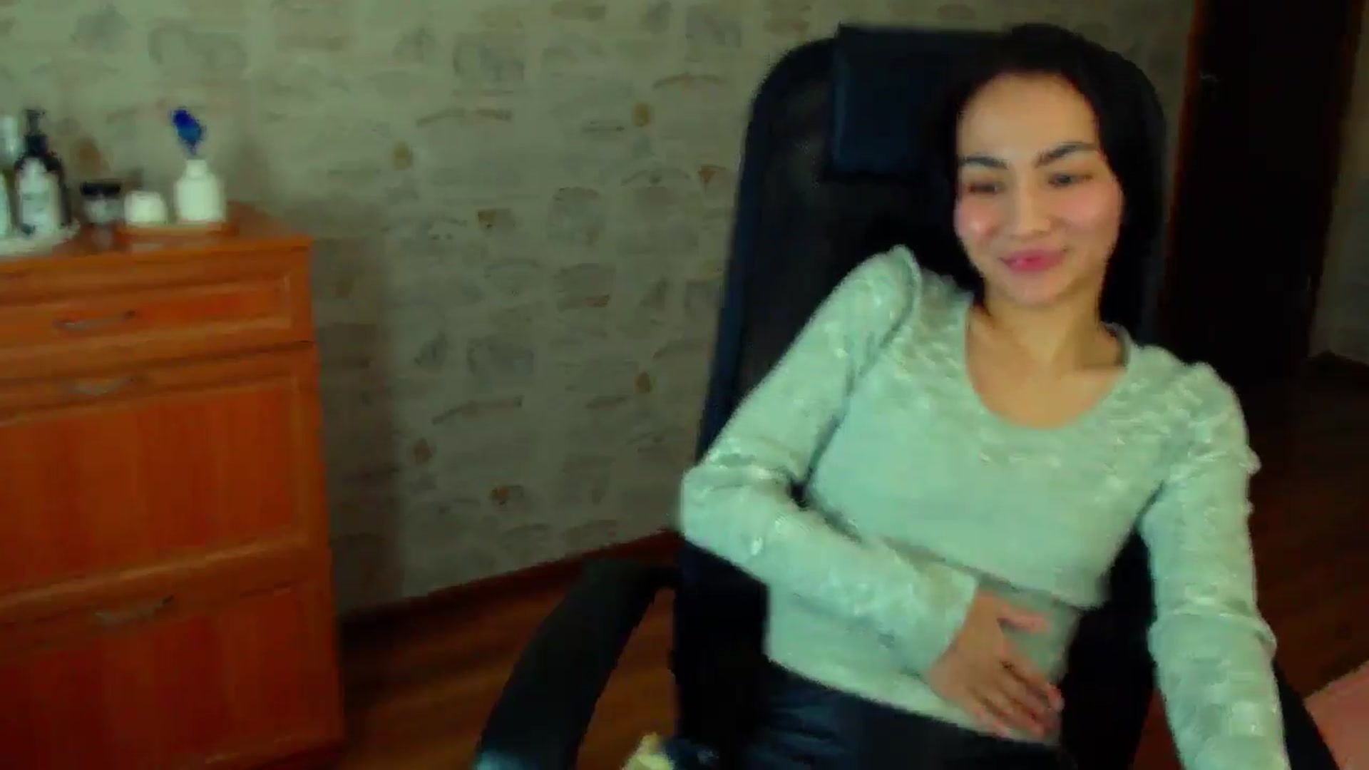 Gallery image thumbnail from TenderOrchid's myfreecams stream on, 12/18/2024, 22:21 image 18 of 20
