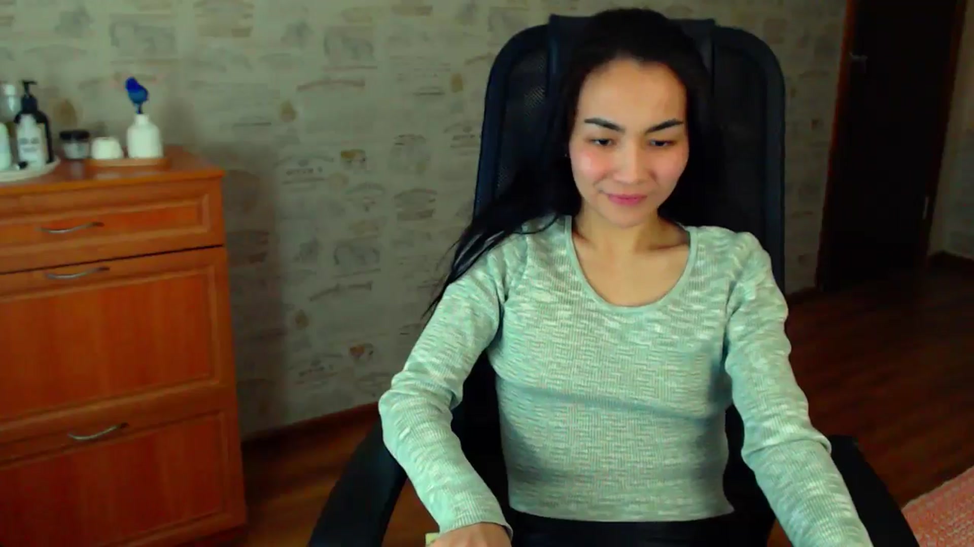 Gallery image thumbnail from TenderOrchid's myfreecams stream on, 12/18/2024, 22:21 image 5 of 20
