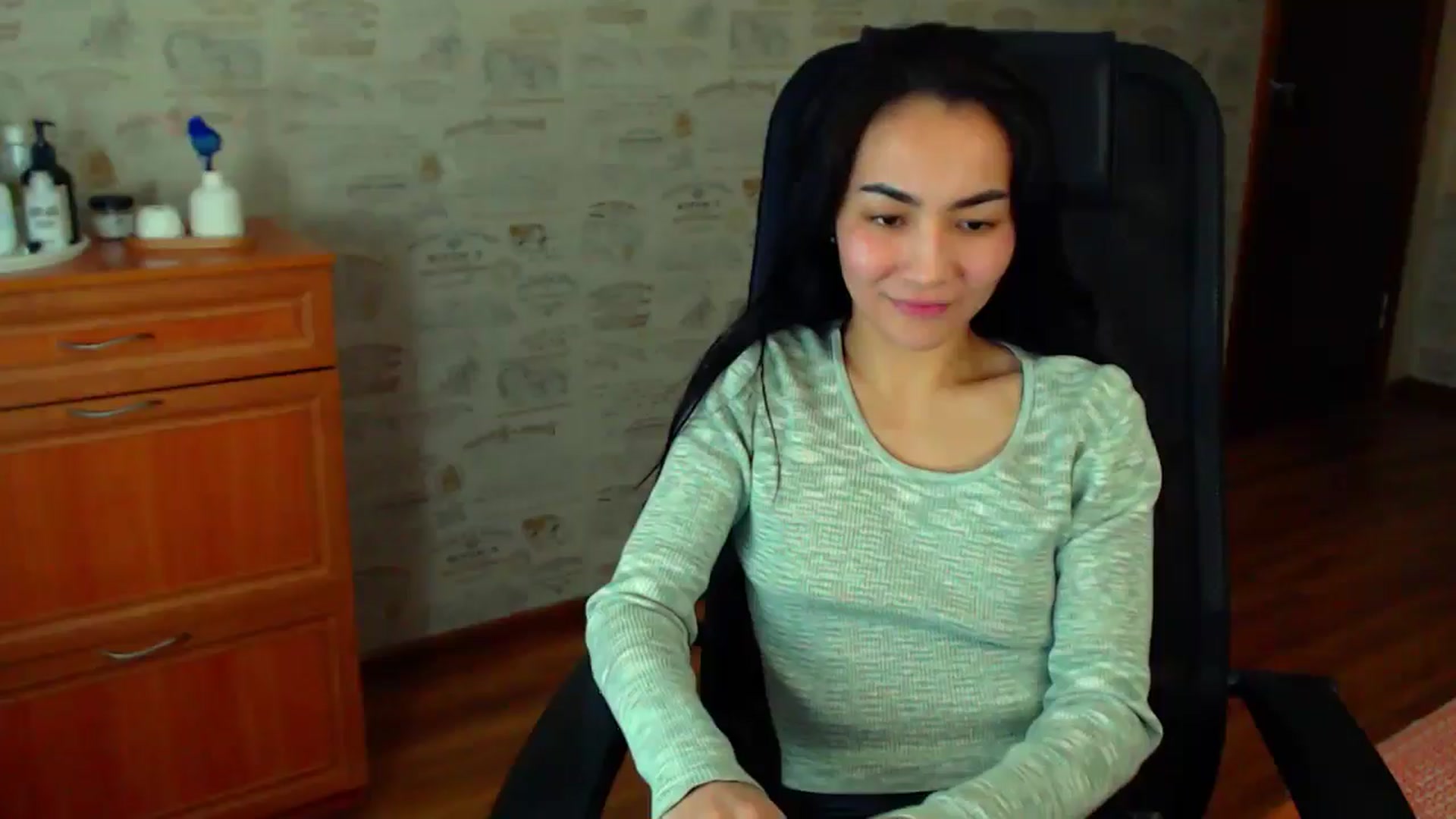 Gallery image thumbnail from TenderOrchid's myfreecams stream on, 12/18/2024, 22:21 image 15 of 20