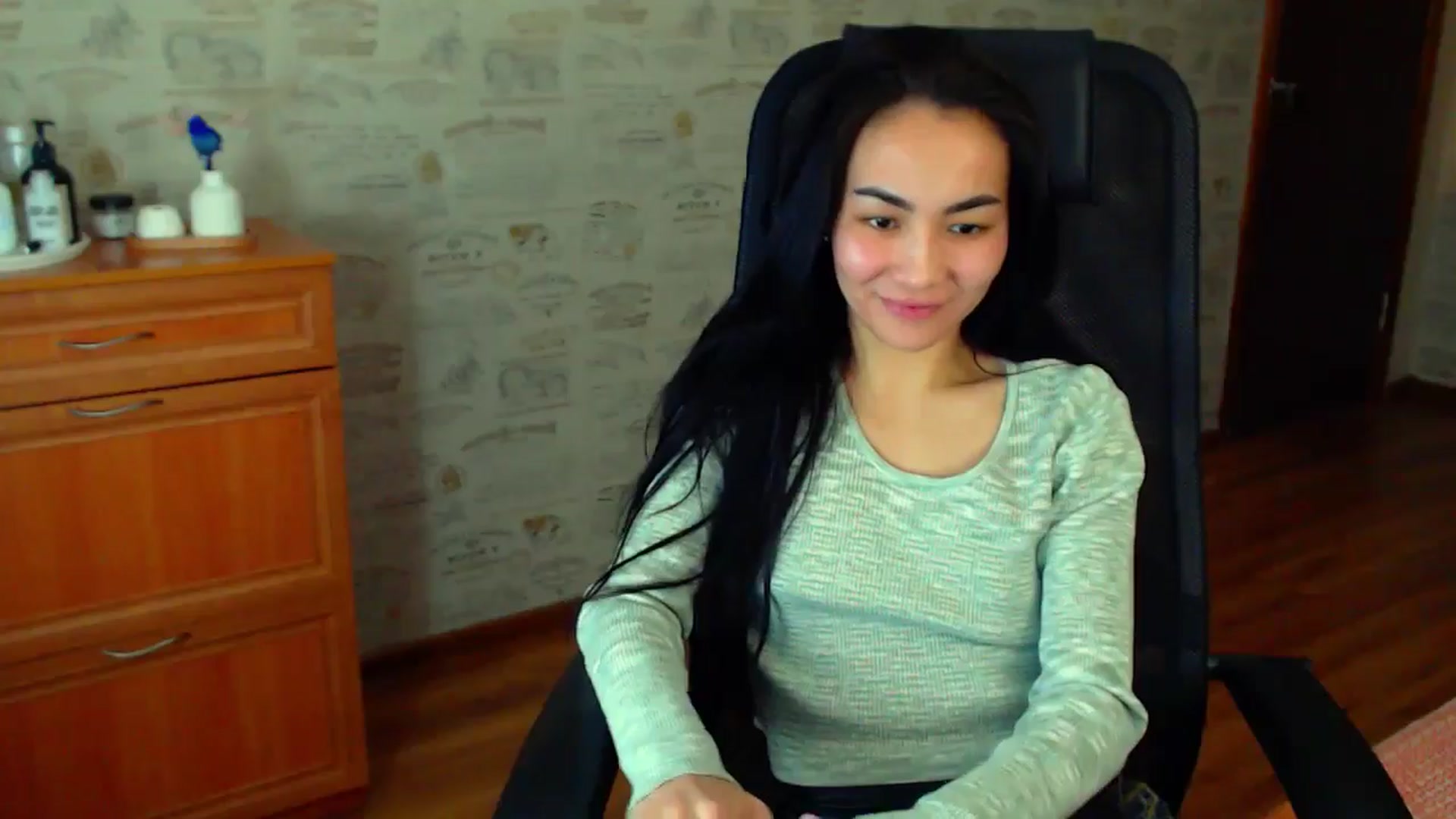 Gallery image thumbnail from TenderOrchid's myfreecams stream on, 12/18/2024, 22:21 image 14 of 20