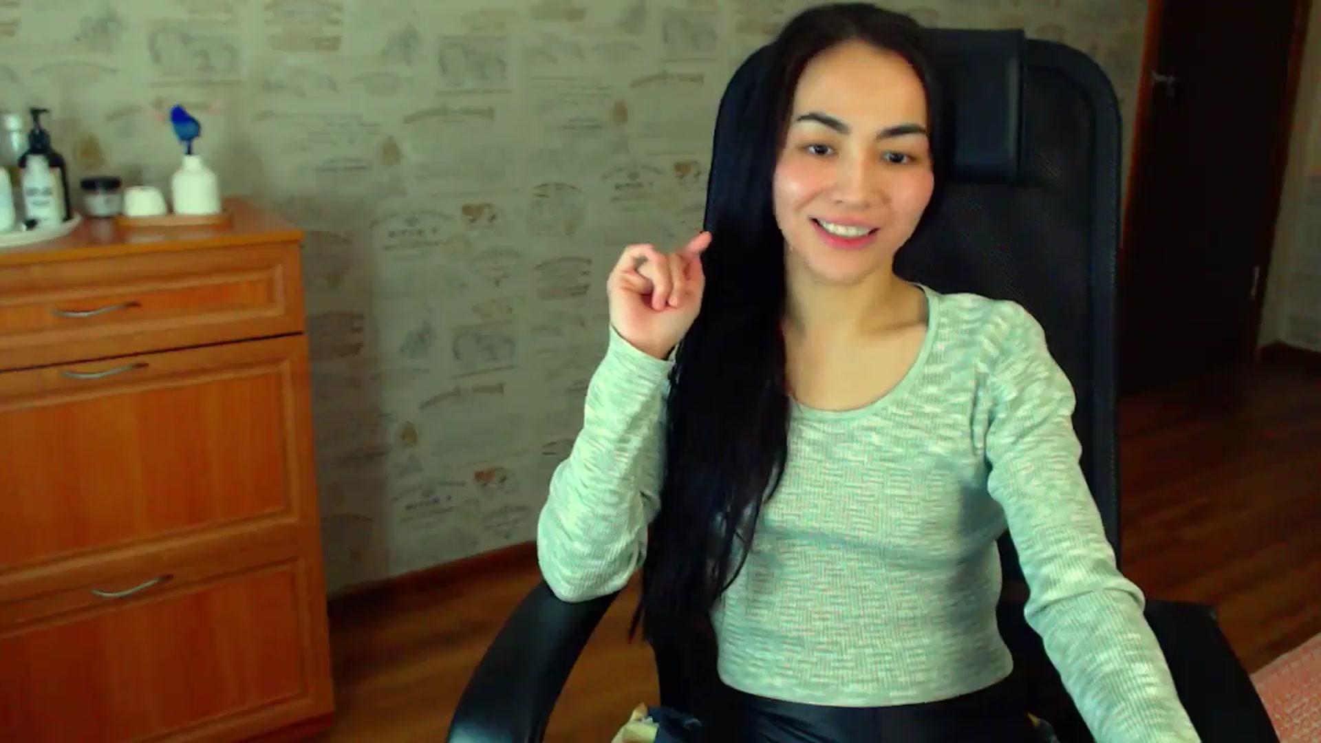 Gallery image thumbnail from TenderOrchid's myfreecams stream on, 12/18/2024, 22:21 image 17 of 20