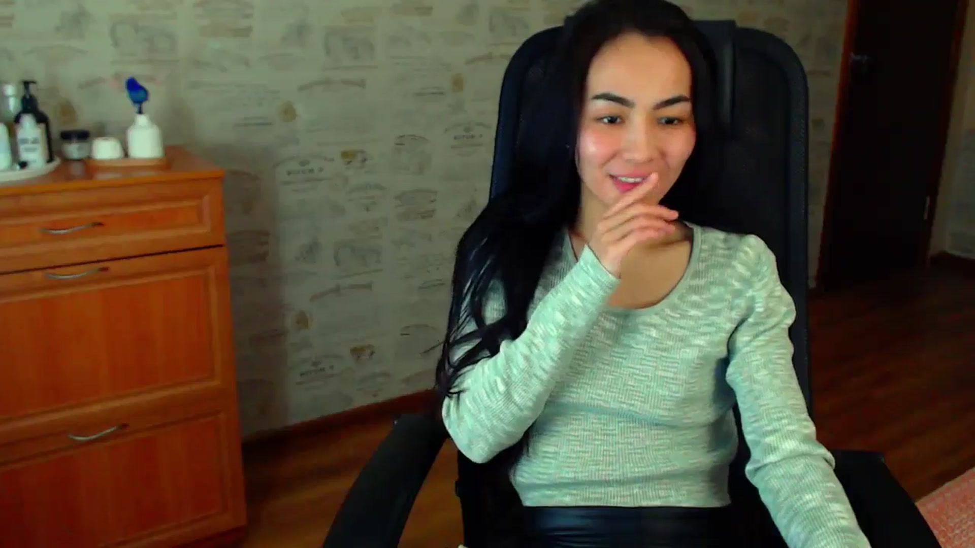 Gallery image thumbnail from TenderOrchid's myfreecams stream on, 12/18/2024, 22:21 image 10 of 20