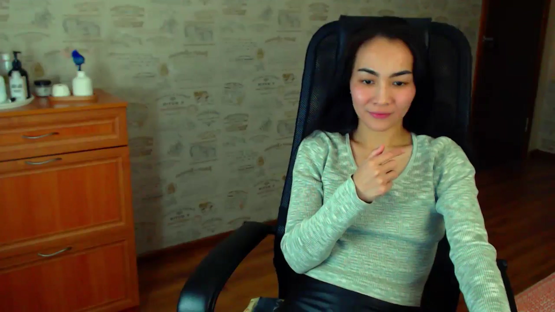 Gallery image thumbnail from TenderOrchid's myfreecams stream on, 12/18/2024, 22:21 image 19 of 20