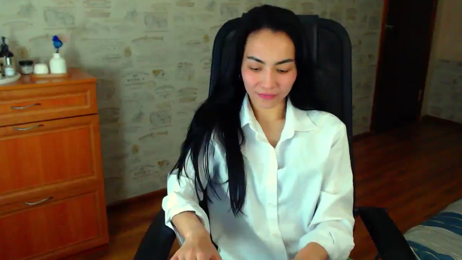 Gallery image thumbnail from TenderOrchid's myfreecams stream on, 04/20/2025, 24:32 image 13 of 20