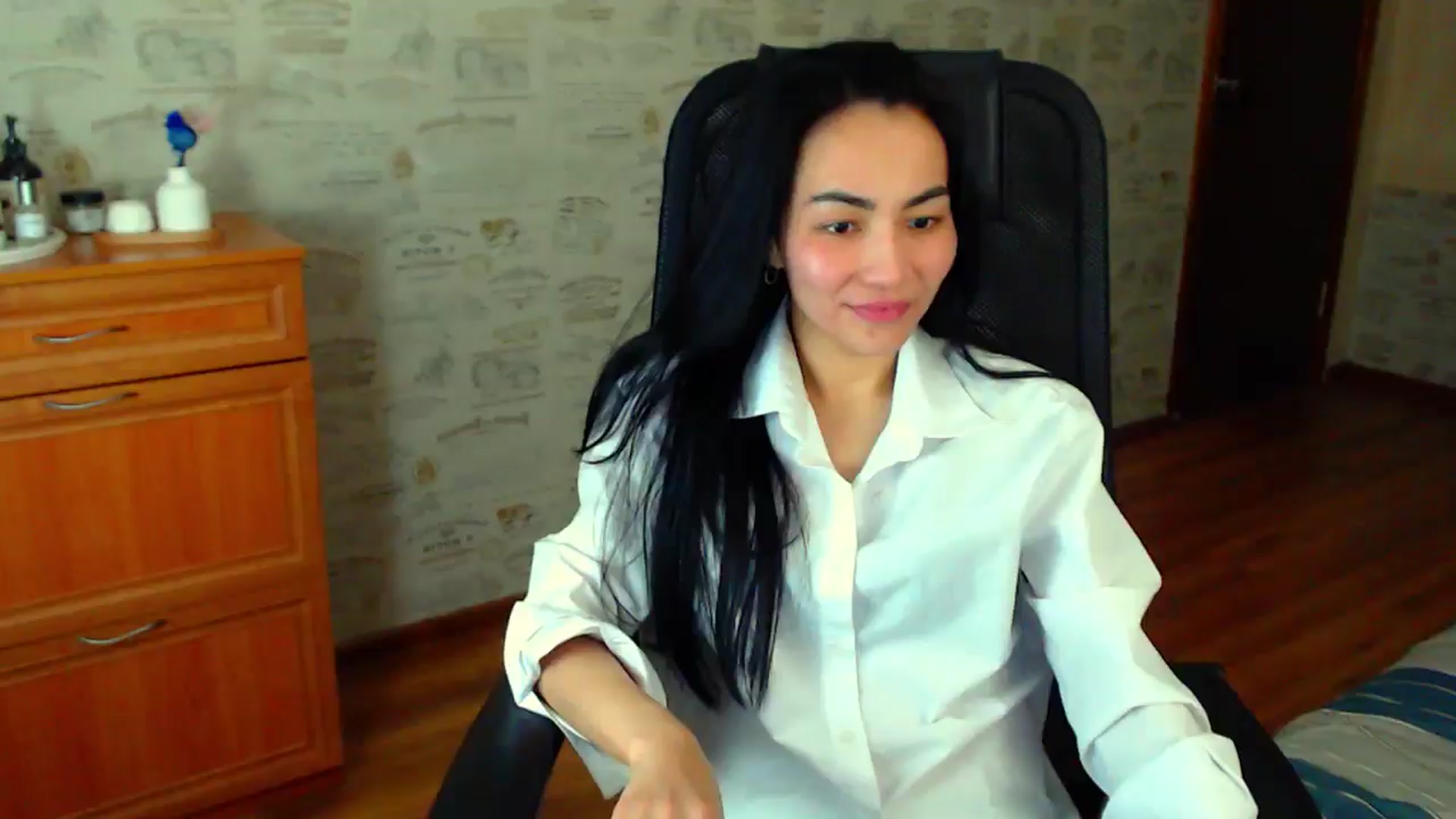 Gallery image thumbnail from TenderOrchid's myfreecams stream on, 04/20/2025, 24:32 image 16 of 20