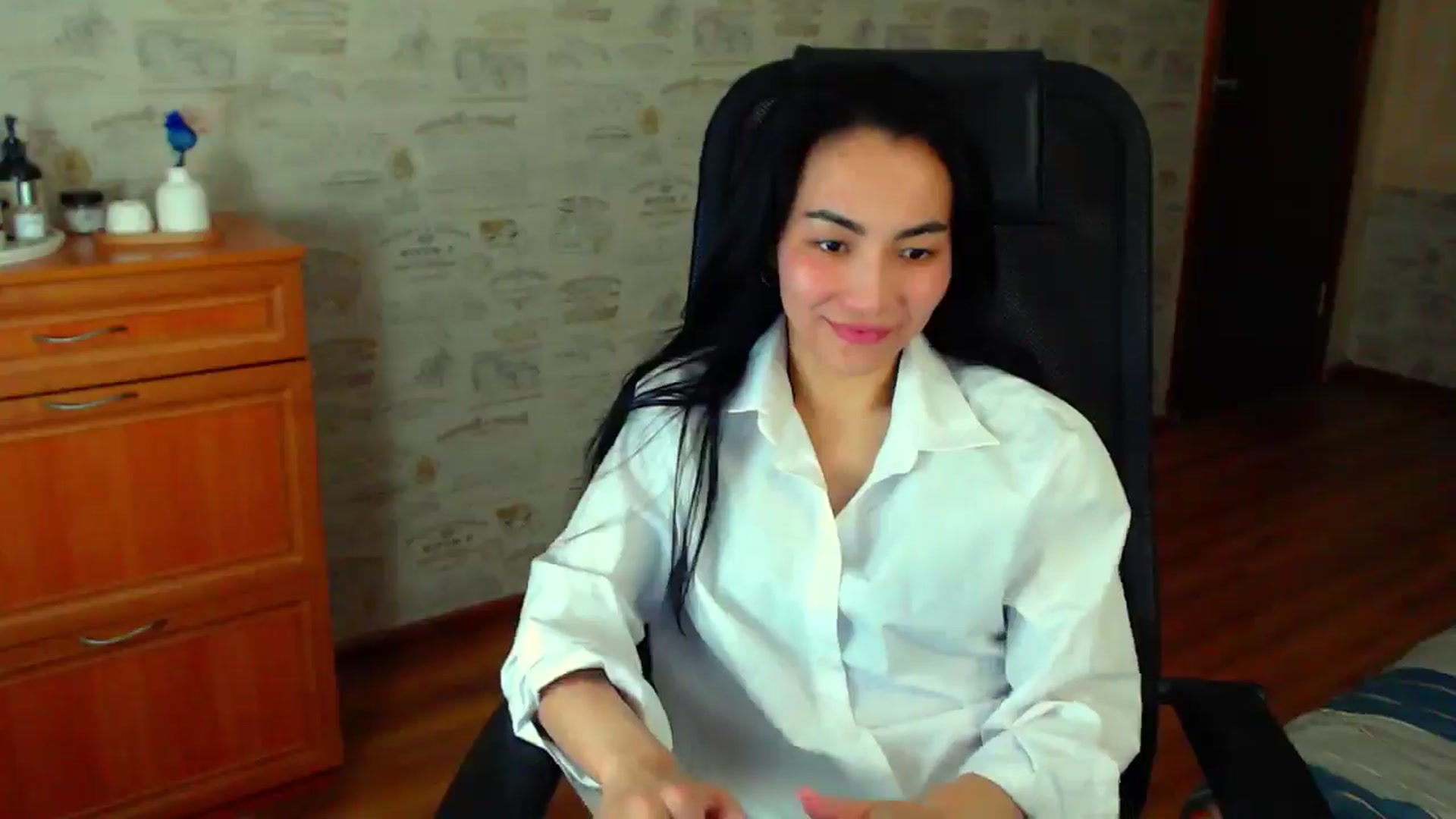 Gallery image thumbnail from TenderOrchid's myfreecams stream on, 04/20/2025, 24:32 image 10 of 20