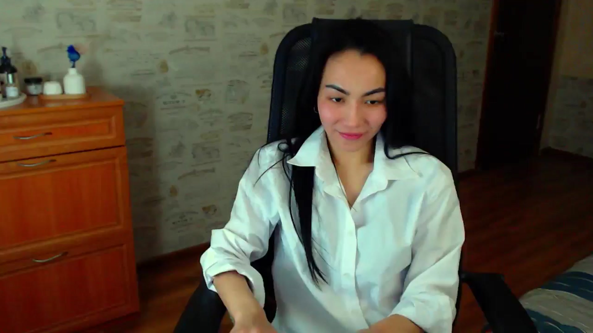 Gallery image thumbnail from TenderOrchid's myfreecams stream on, 04/20/2025, 24:32 image 4 of 20