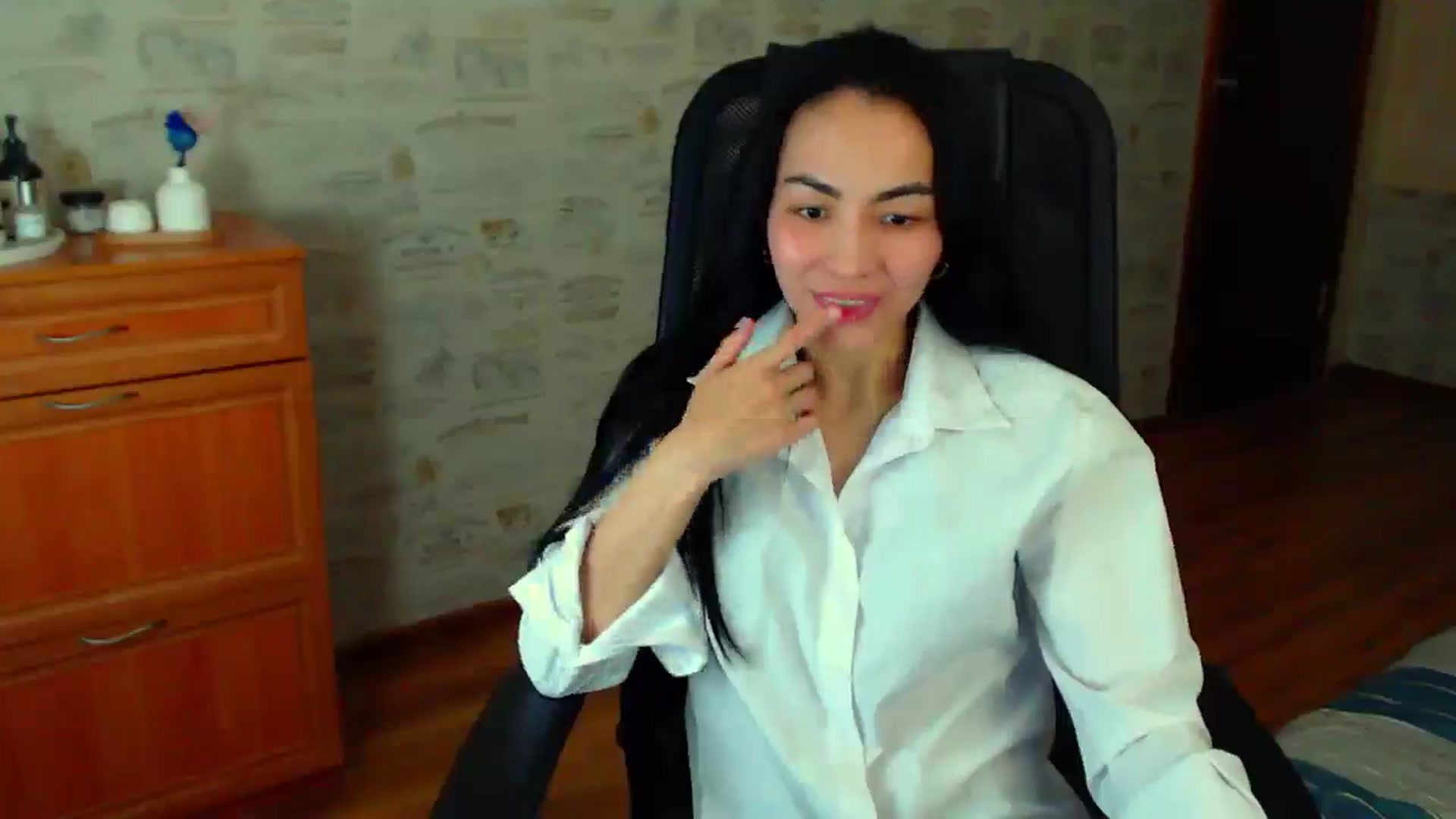 Gallery image thumbnail from TenderOrchid's myfreecams stream on, 04/20/2025, 24:32 image 3 of 20
