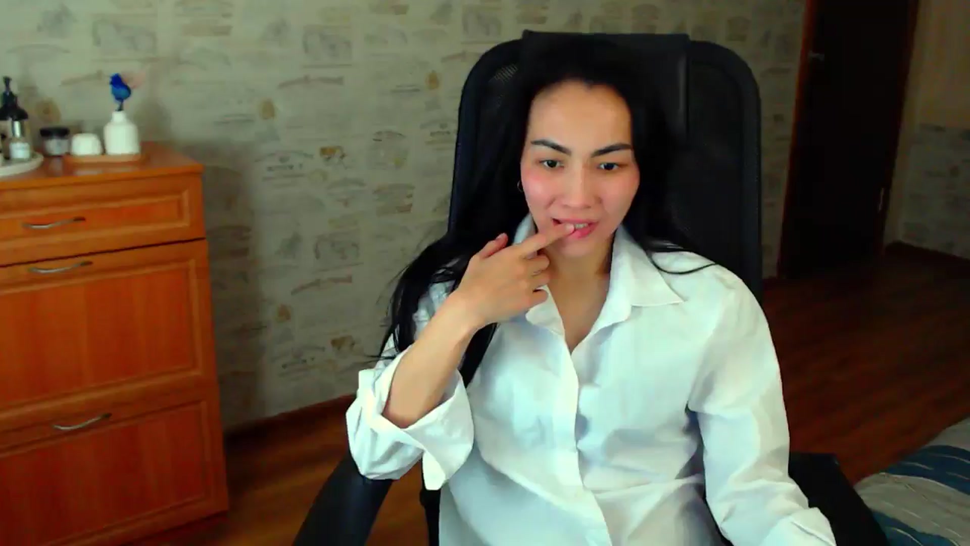 Gallery image thumbnail from TenderOrchid's myfreecams stream on, 04/20/2025, 24:32 image 9 of 20