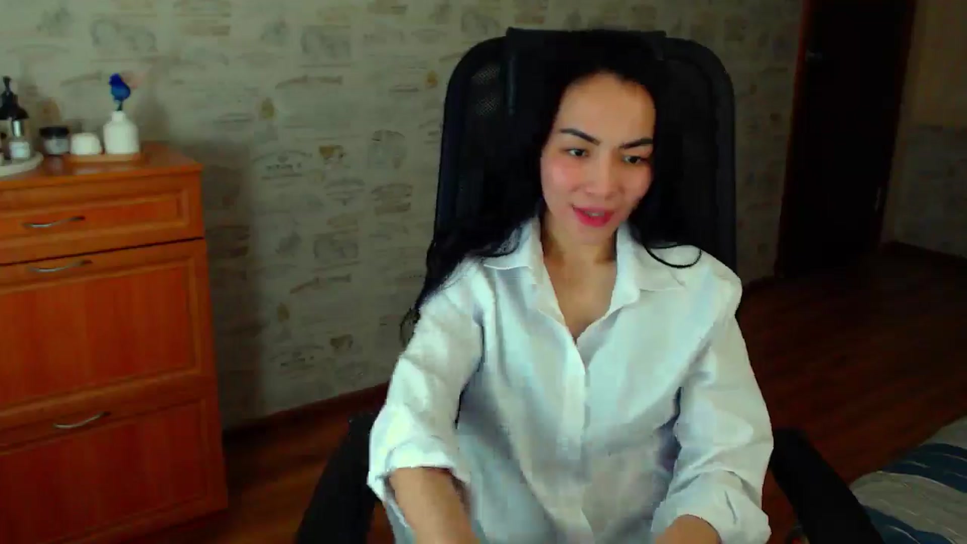 Gallery image thumbnail from TenderOrchid's myfreecams stream on, 04/20/2025, 24:32 image 6 of 20