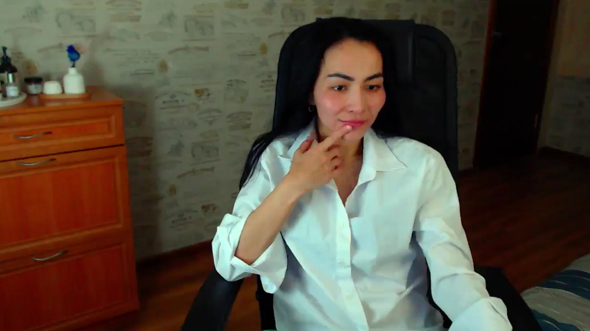 Gallery image thumbnail from TenderOrchid's myfreecams stream on, 04/20/2025, 24:32 image 7 of 20