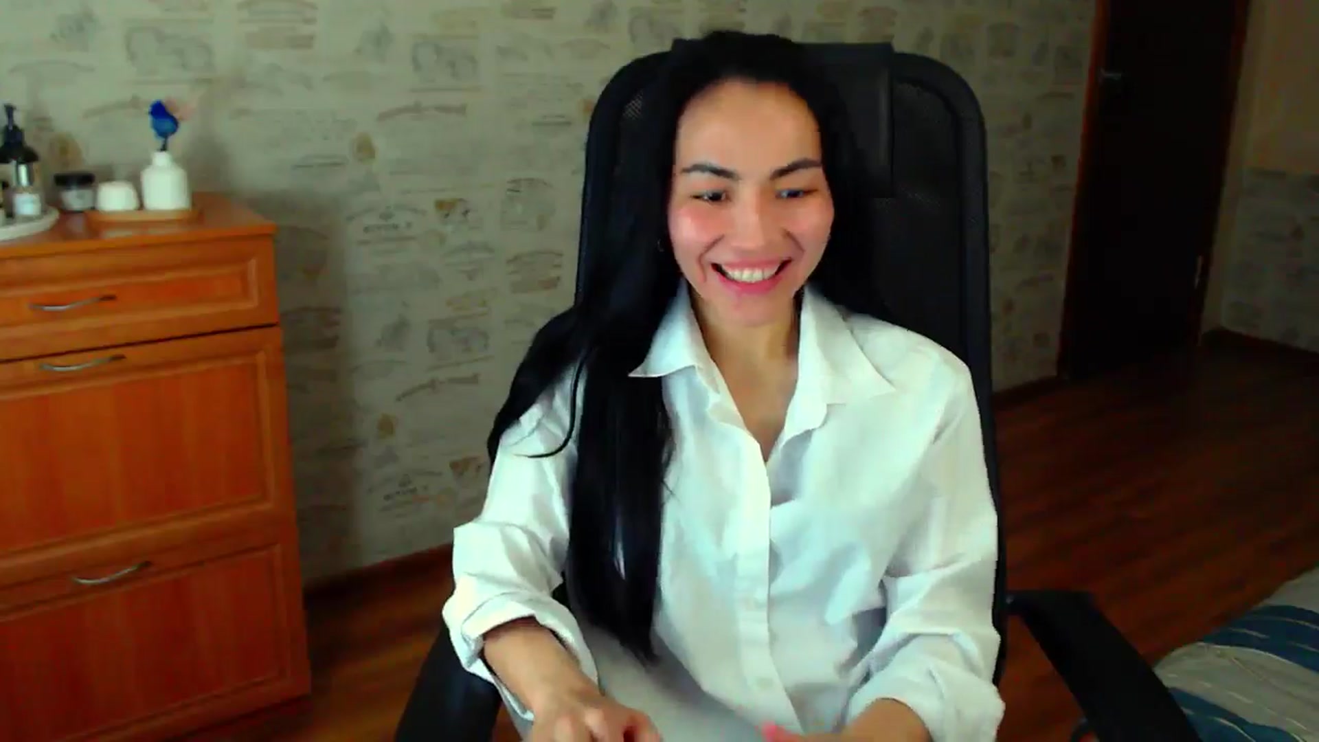 Gallery image thumbnail from TenderOrchid's myfreecams stream on, 04/20/2025, 24:32 image 14 of 20
