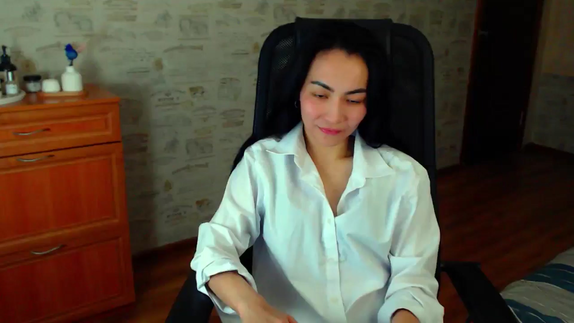 Gallery image thumbnail from TenderOrchid's myfreecams stream on, 04/20/2025, 24:32 image 18 of 20