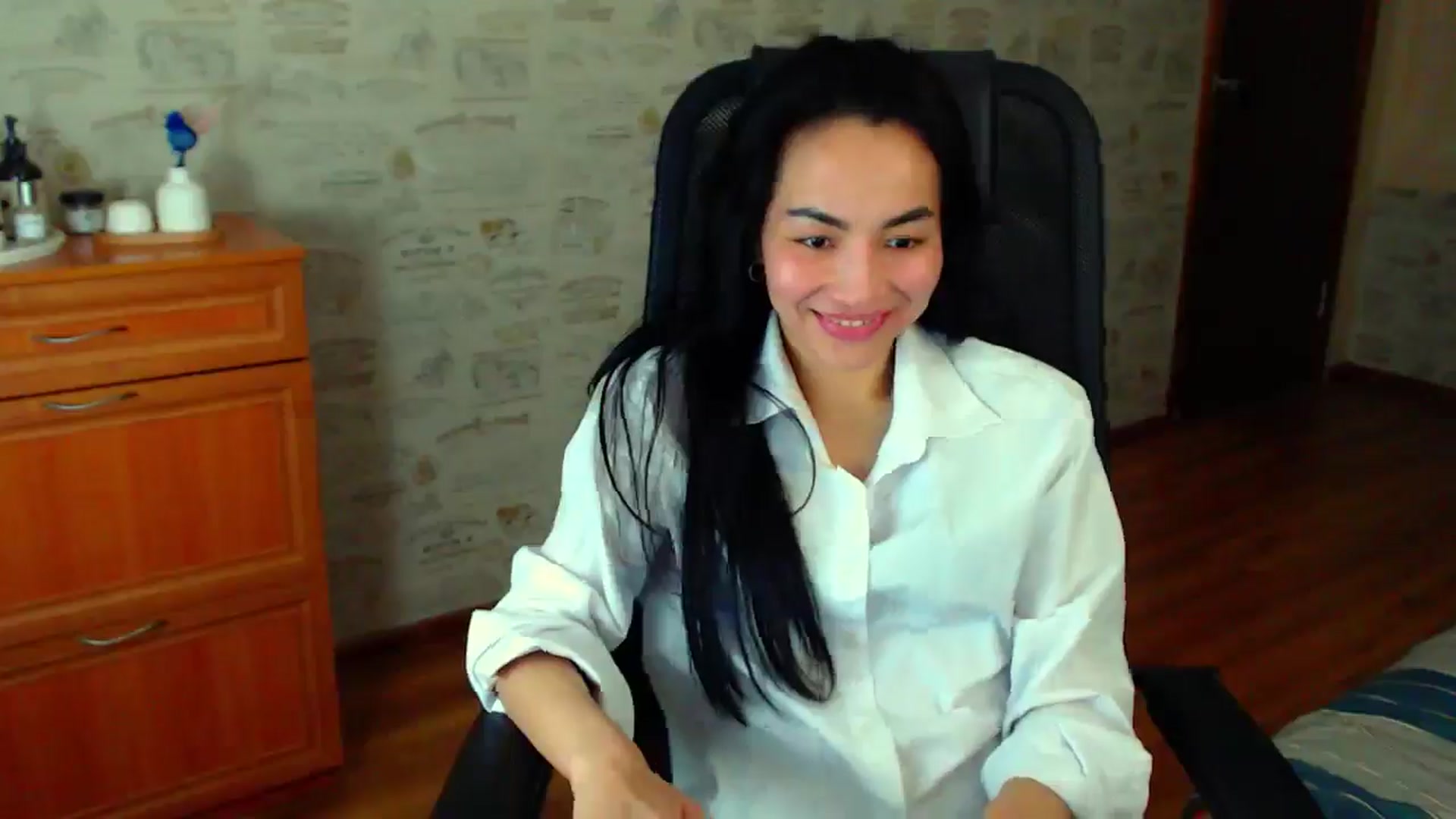 Gallery image thumbnail from TenderOrchid's myfreecams stream on, 04/20/2025, 24:32 image 15 of 20