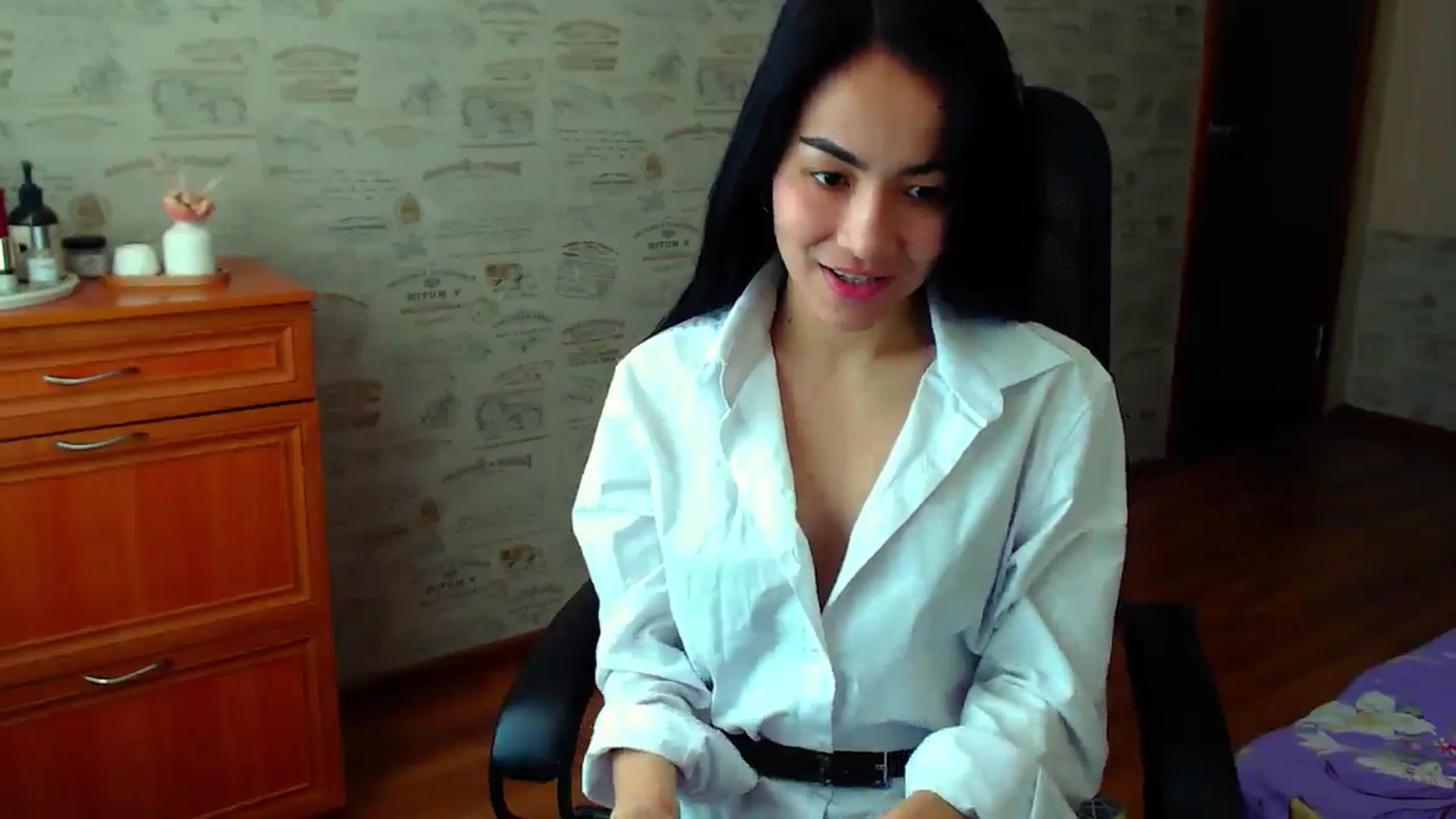 Gallery image thumbnail from TenderOrchid's myfreecams stream on, 05/04/2025, 09:56 image 4 of 20