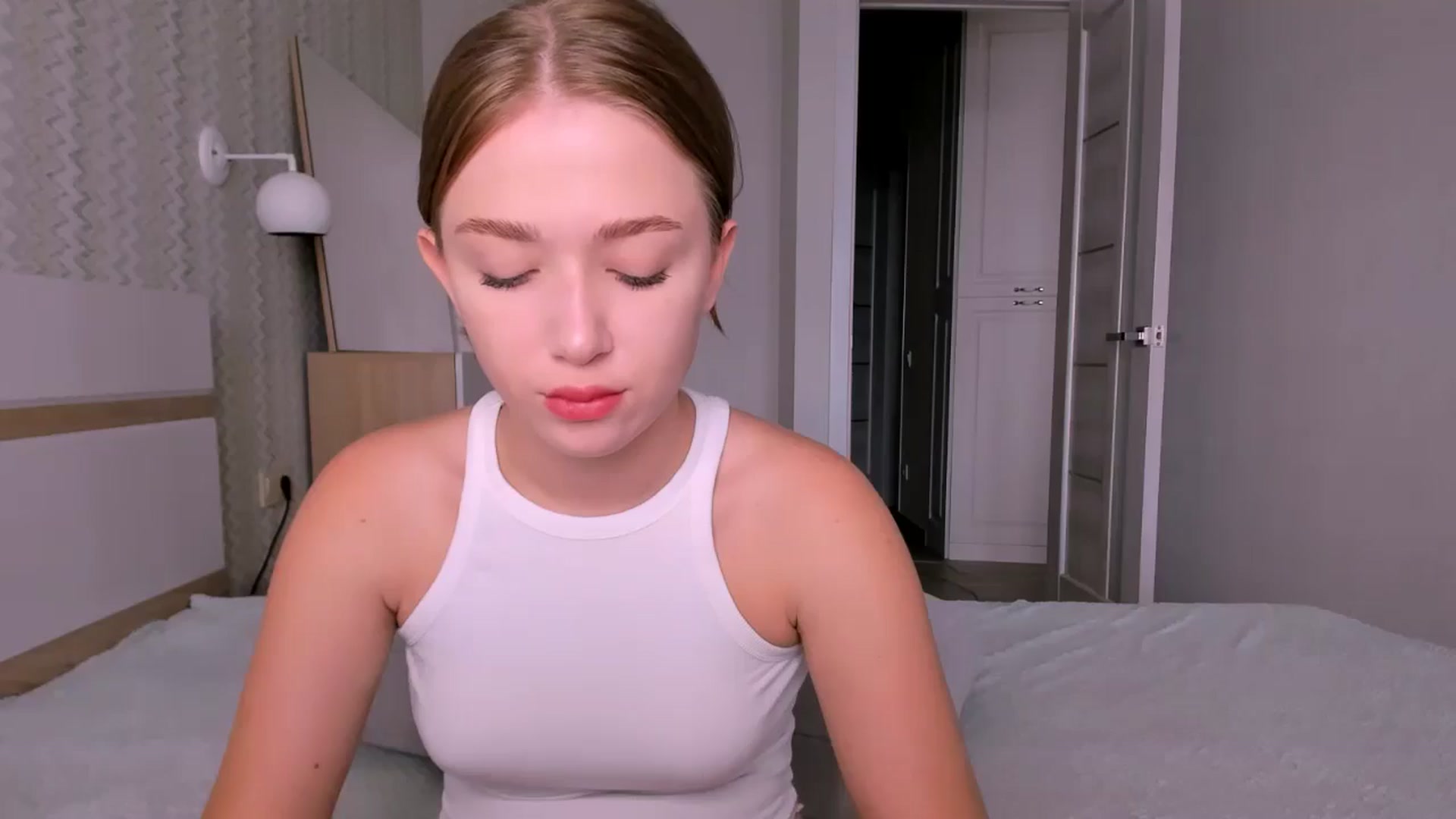 Gallery image thumbnail from TenderlyKate's myfreecams stream on, 08/31/2024, 13:03 image 14 of 20
