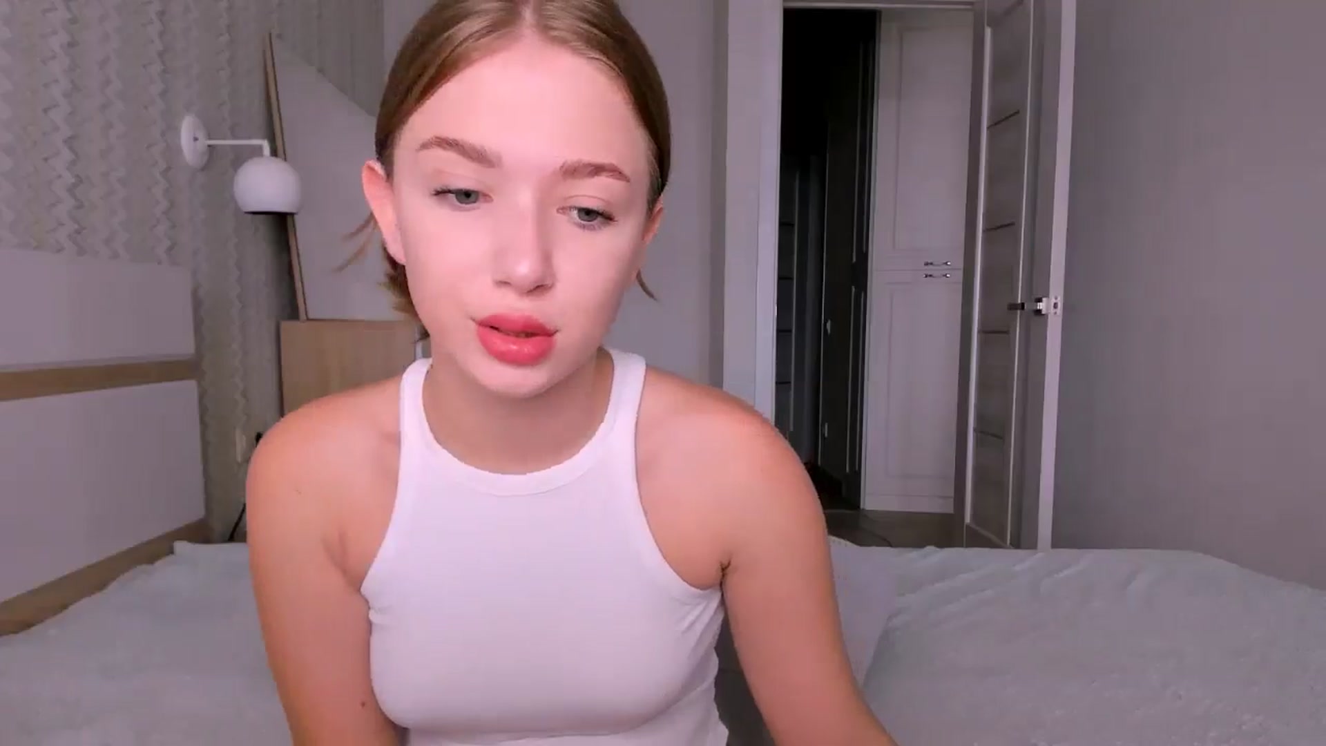 Gallery image thumbnail from TenderlyKate's myfreecams stream on, 08/31/2024, 13:03 image 8 of 20