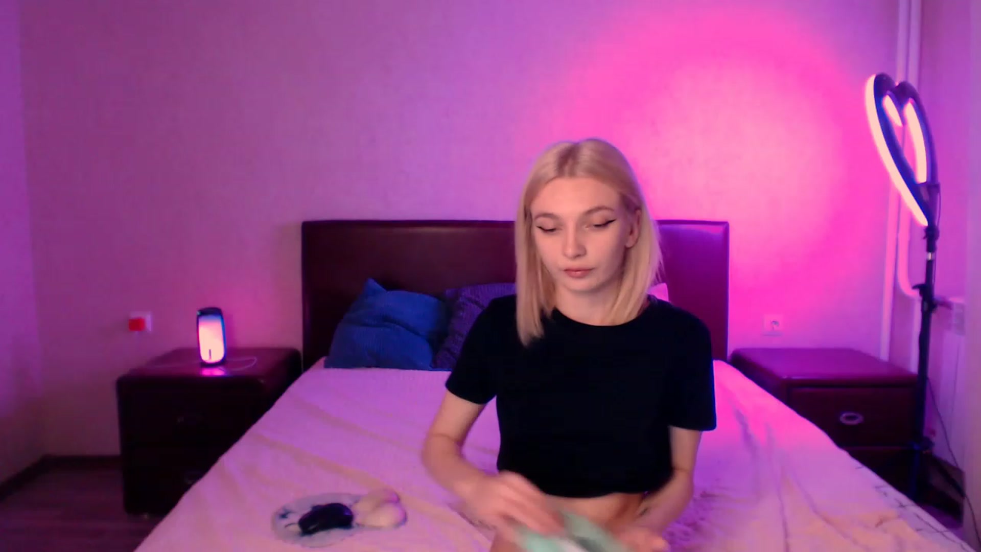 Gallery image thumbnail from TenderlyLolla's myfreecams stream on, 11/20/2022, 01:28 image 20 of 20