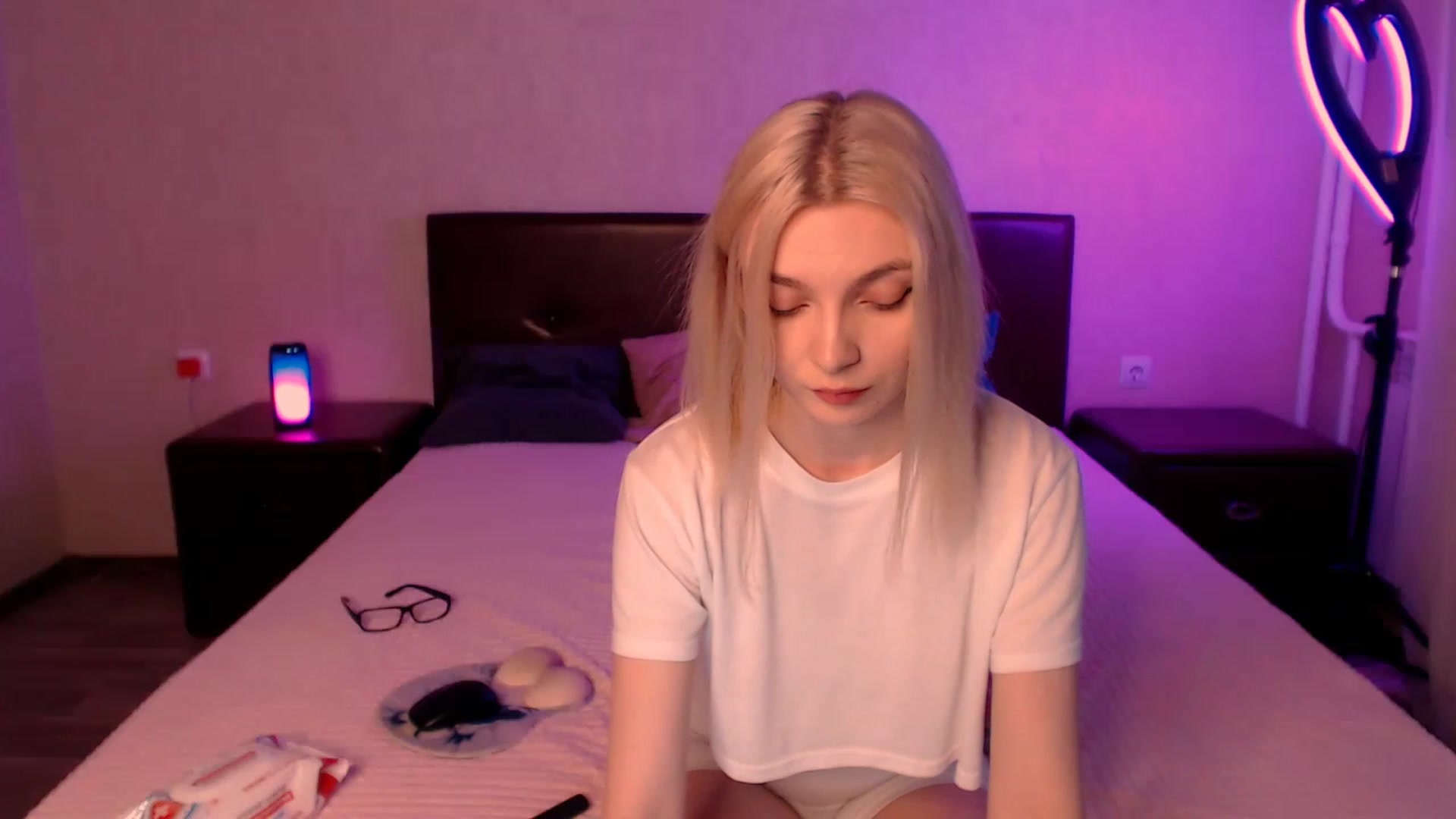 Gallery image thumbnail from TenderlyLolla's myfreecams stream on, 12/01/2022, 02:37 image 12 of 20