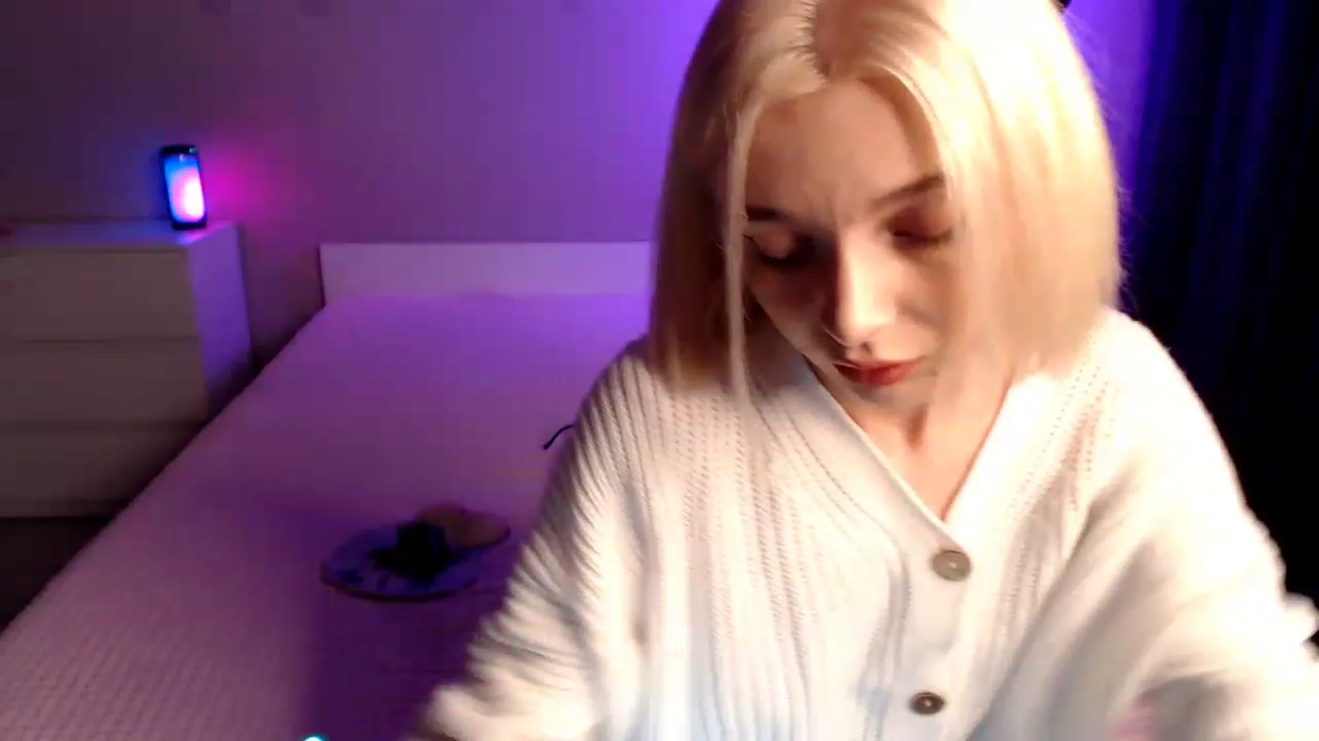 Gallery image thumbnail from TenderlyLolla's myfreecams stream on, 12/07/2022, 13:32 image 9 of 20