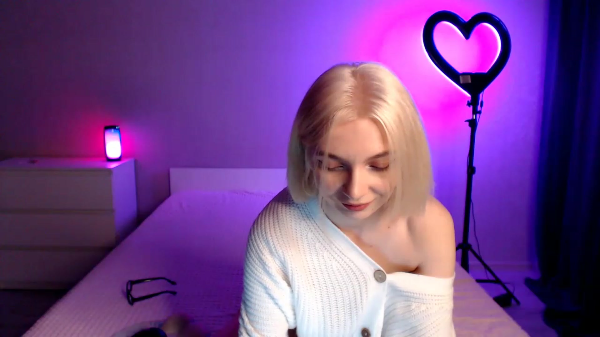 Gallery image thumbnail from TenderlyLolla's myfreecams stream on, 12/07/2022, 14:21 image 4 of 20