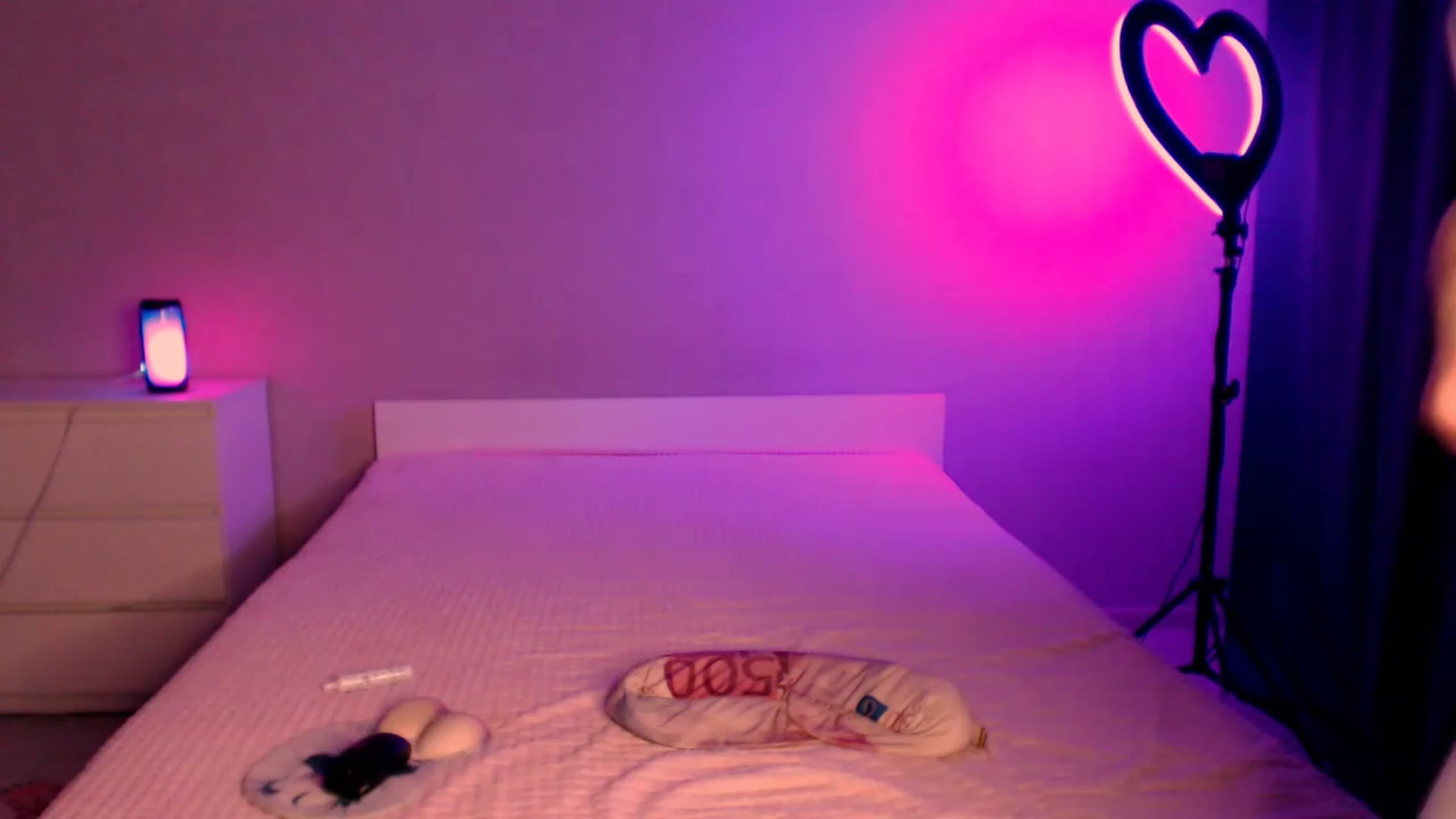 Gallery image thumbnail from TenderlyLolla's myfreecams stream on, 12/18/2022, 02:11 image 15 of 20