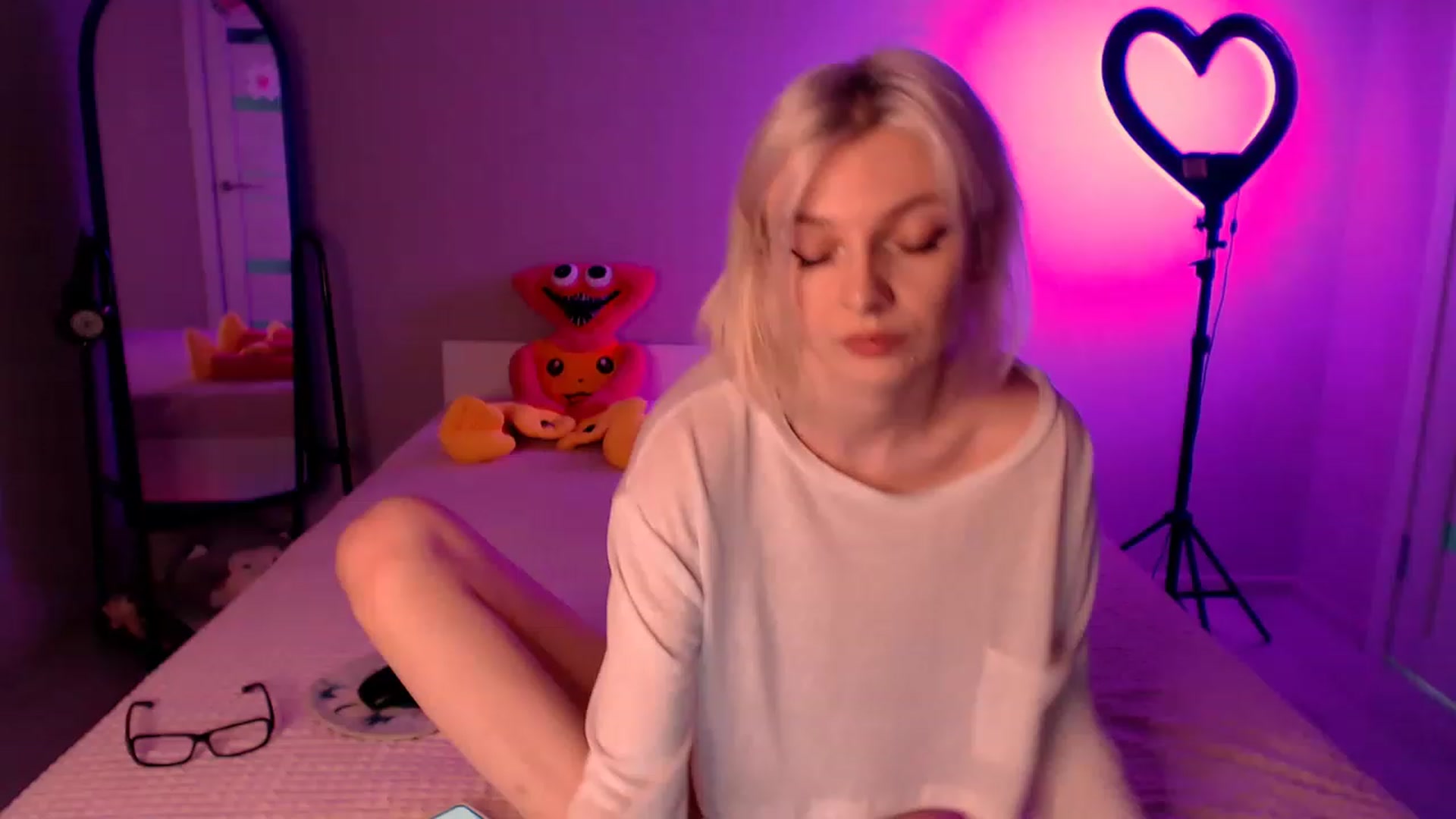 Gallery image thumbnail from TenderlyLolla's myfreecams stream on, 03/17/2023, 01:53 image 1 of 20