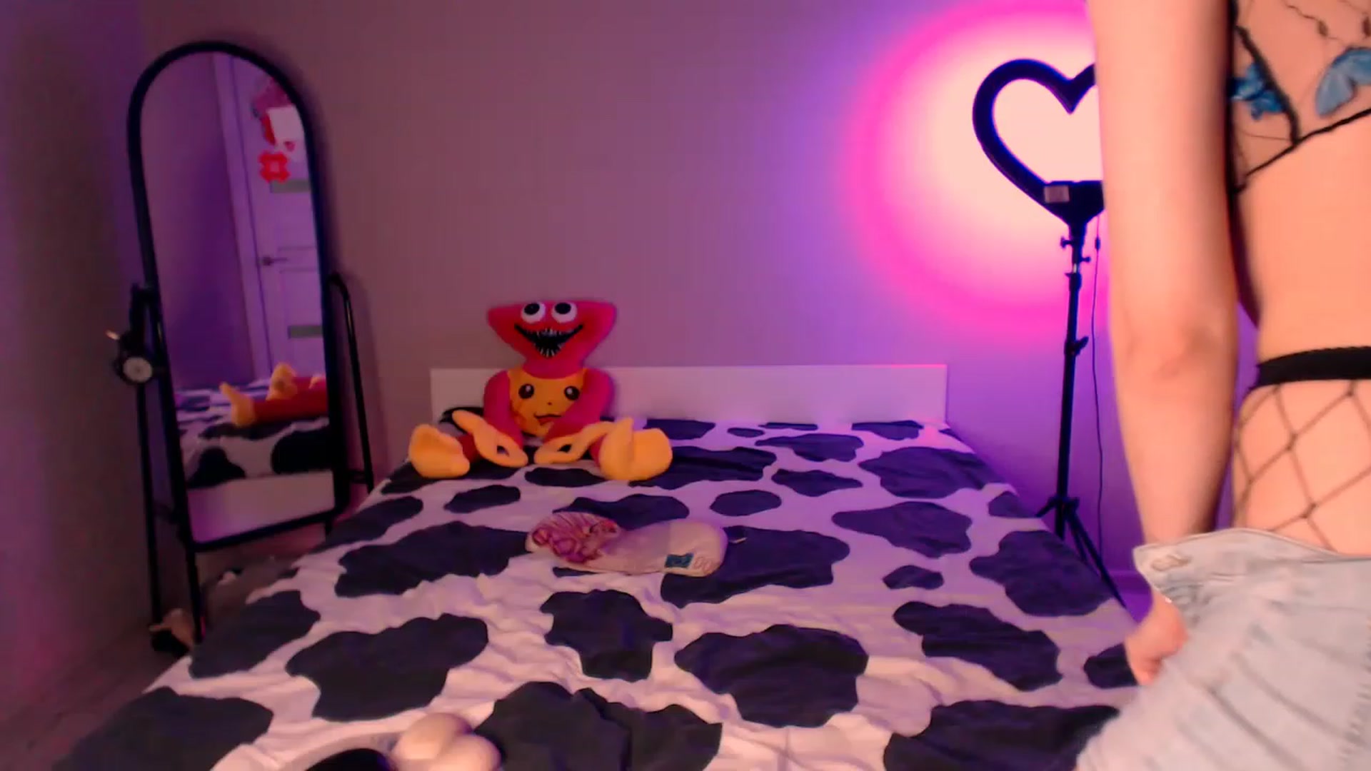 Gallery image thumbnail from TenderlyLolla's myfreecams stream on, 04/14/2023, 15:41 image 9 of 20