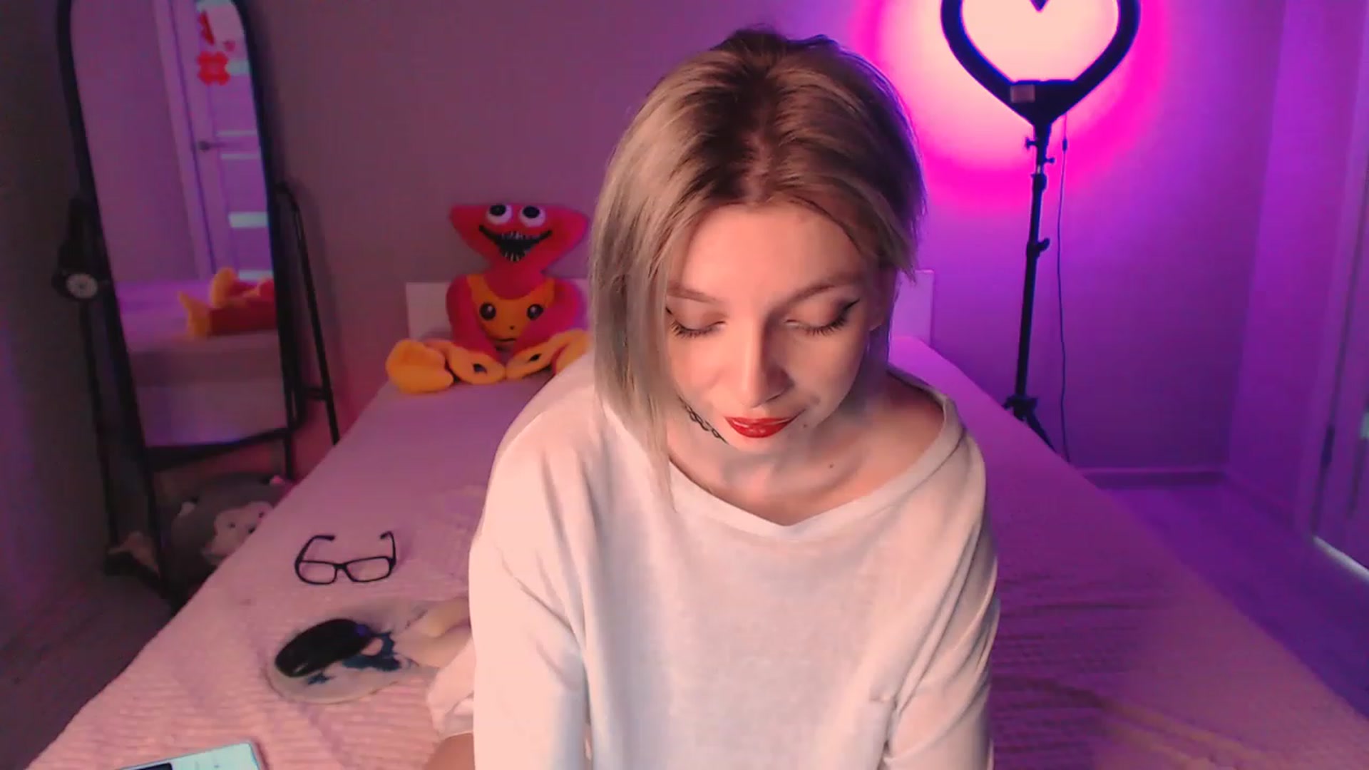 Gallery image thumbnail from TenderlyLolla's myfreecams stream on, 04/17/2023, 02:17 image 12 of 20