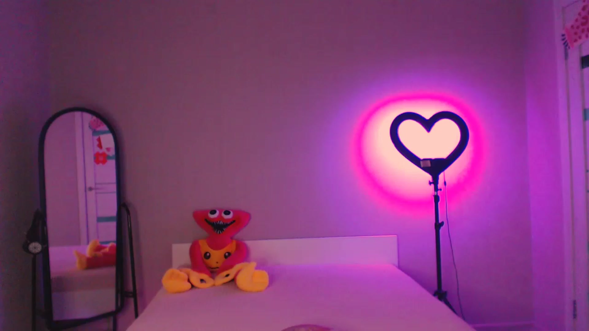 Gallery image thumbnail from TenderlyLolla's myfreecams stream on, 04/17/2023, 02:17 image 1 of 20