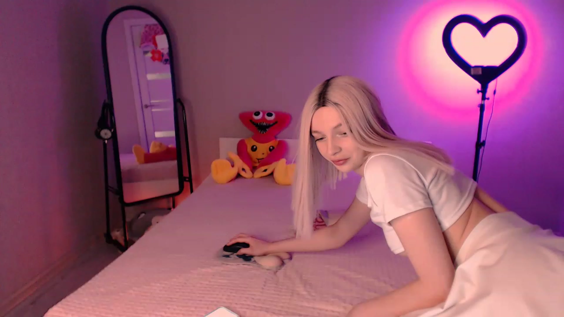 Gallery image thumbnail from TenderlyLolla's myfreecams stream on, 05/08/2023, 01:45 image 10 of 20
